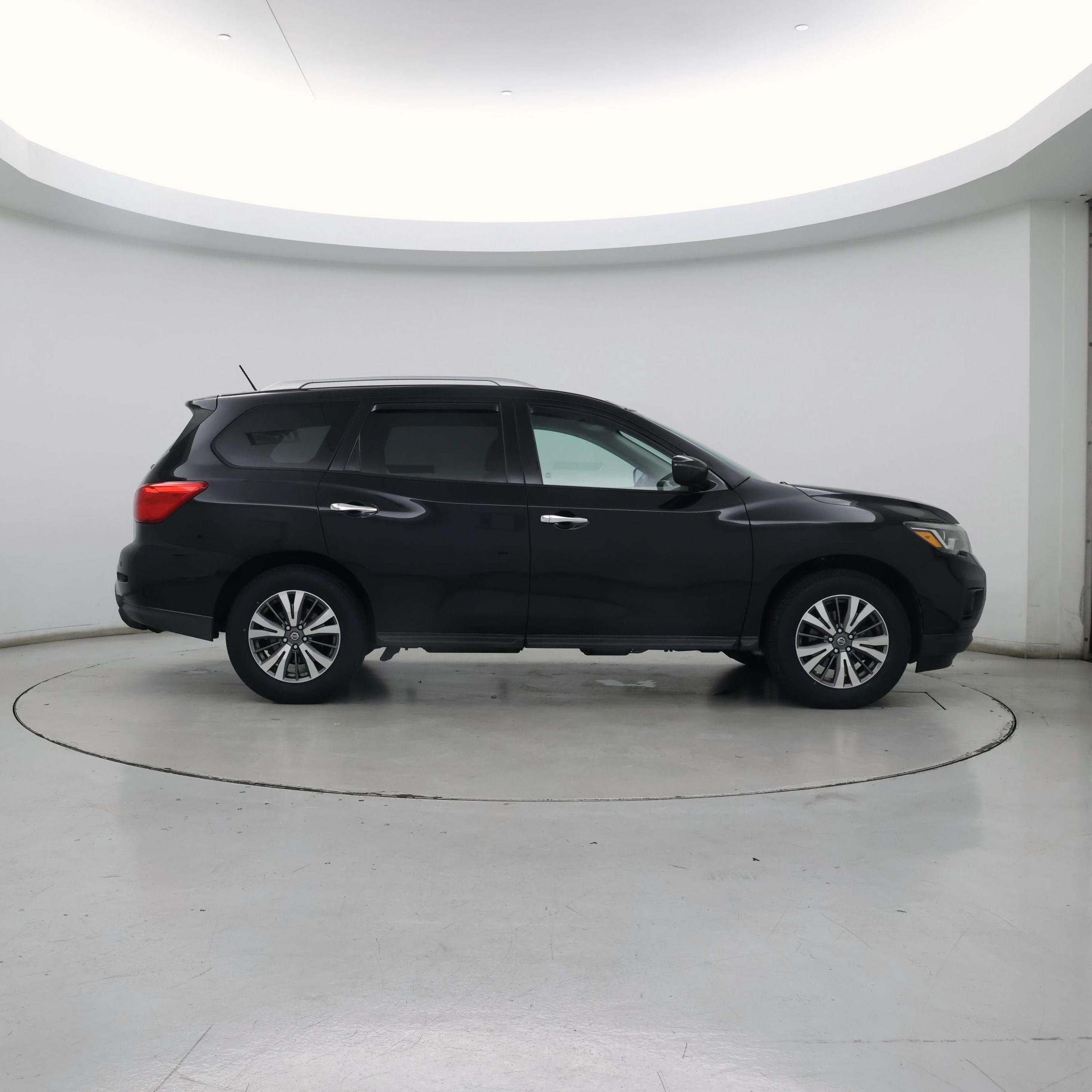 Thumbnail: 2017 Nissan Pathfinder - 7