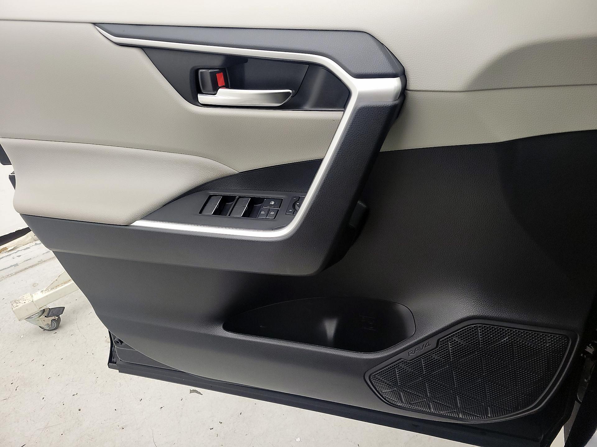 Thumbnail: 2025 Toyota RAV4 - 12