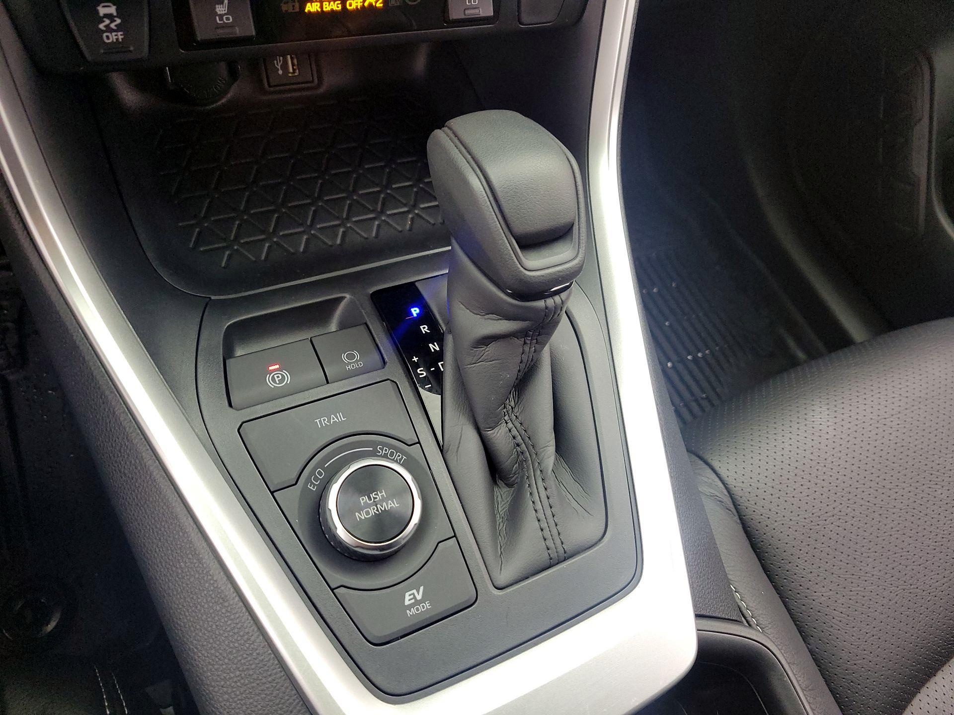 Thumbnail: 2025 Toyota RAV4 - 17