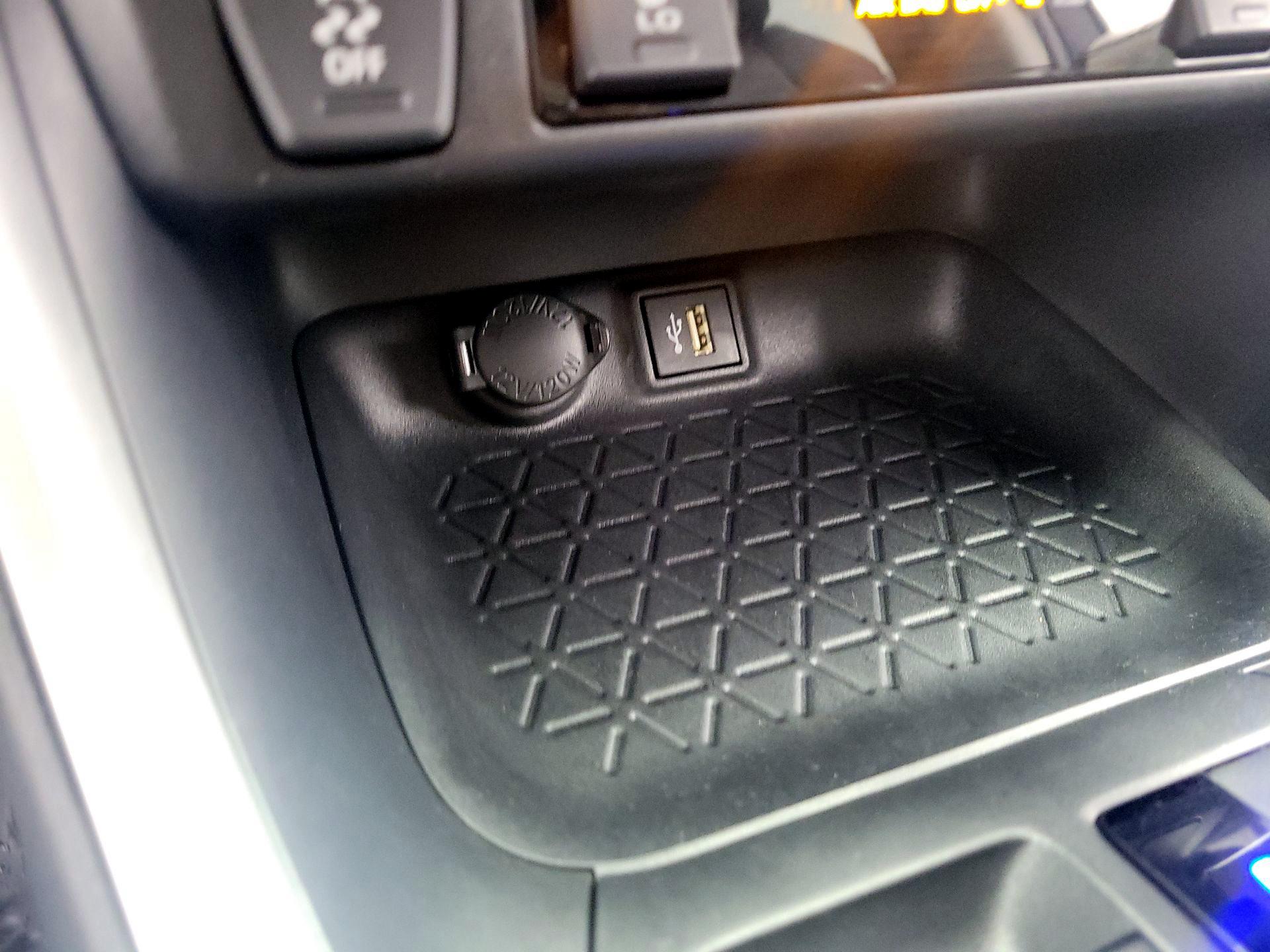 Thumbnail: 2025 Toyota RAV4 - 18