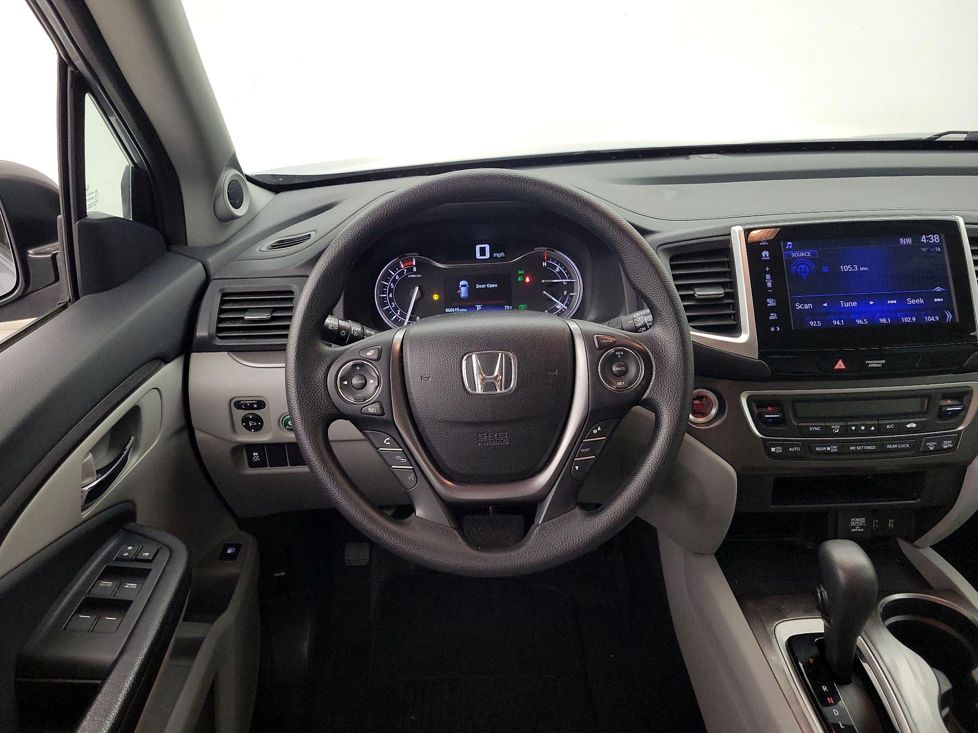 Thumbnail: 2017 Honda Pilot - 10