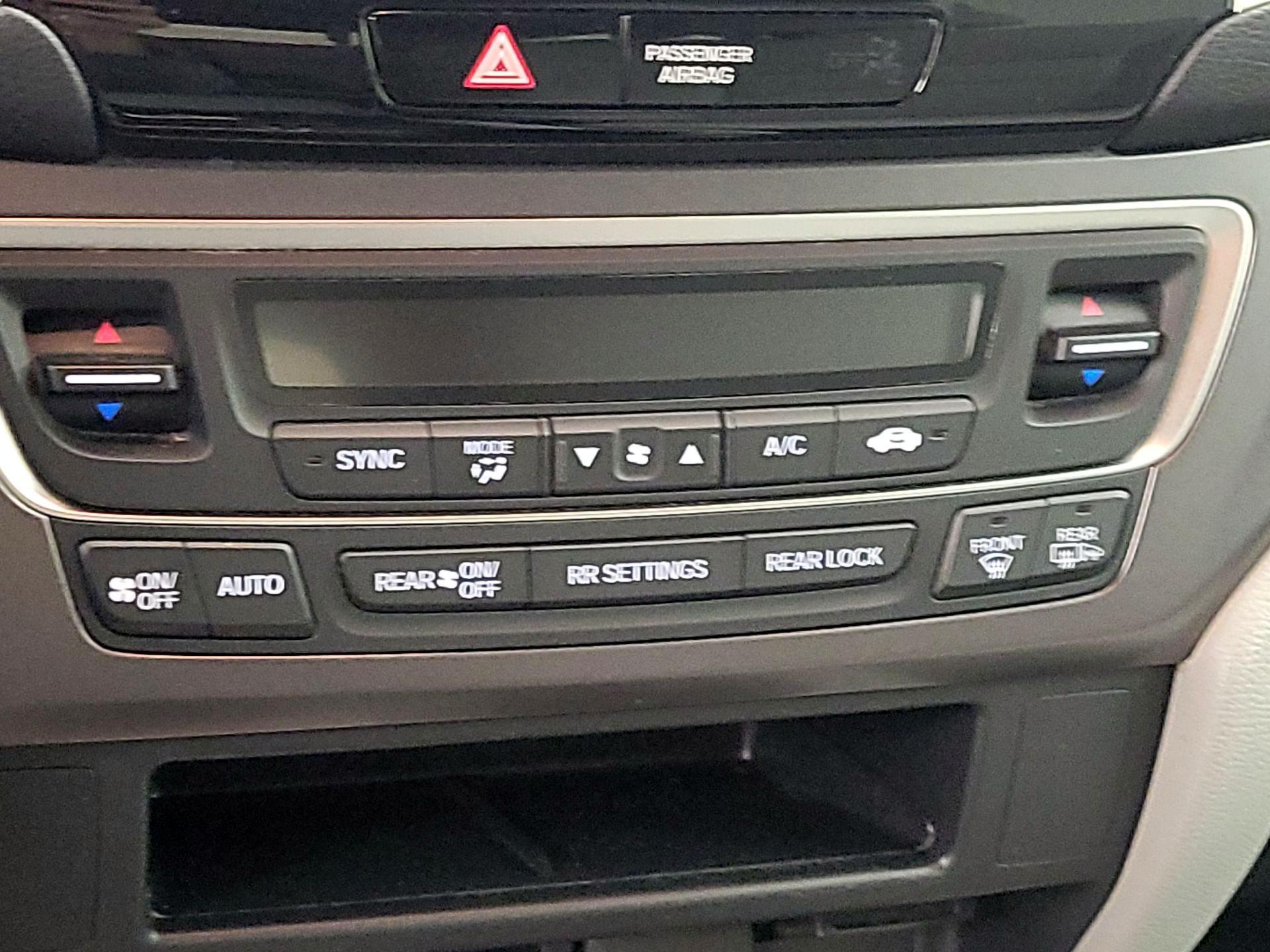 Thumbnail: 2017 Honda Pilot - 16