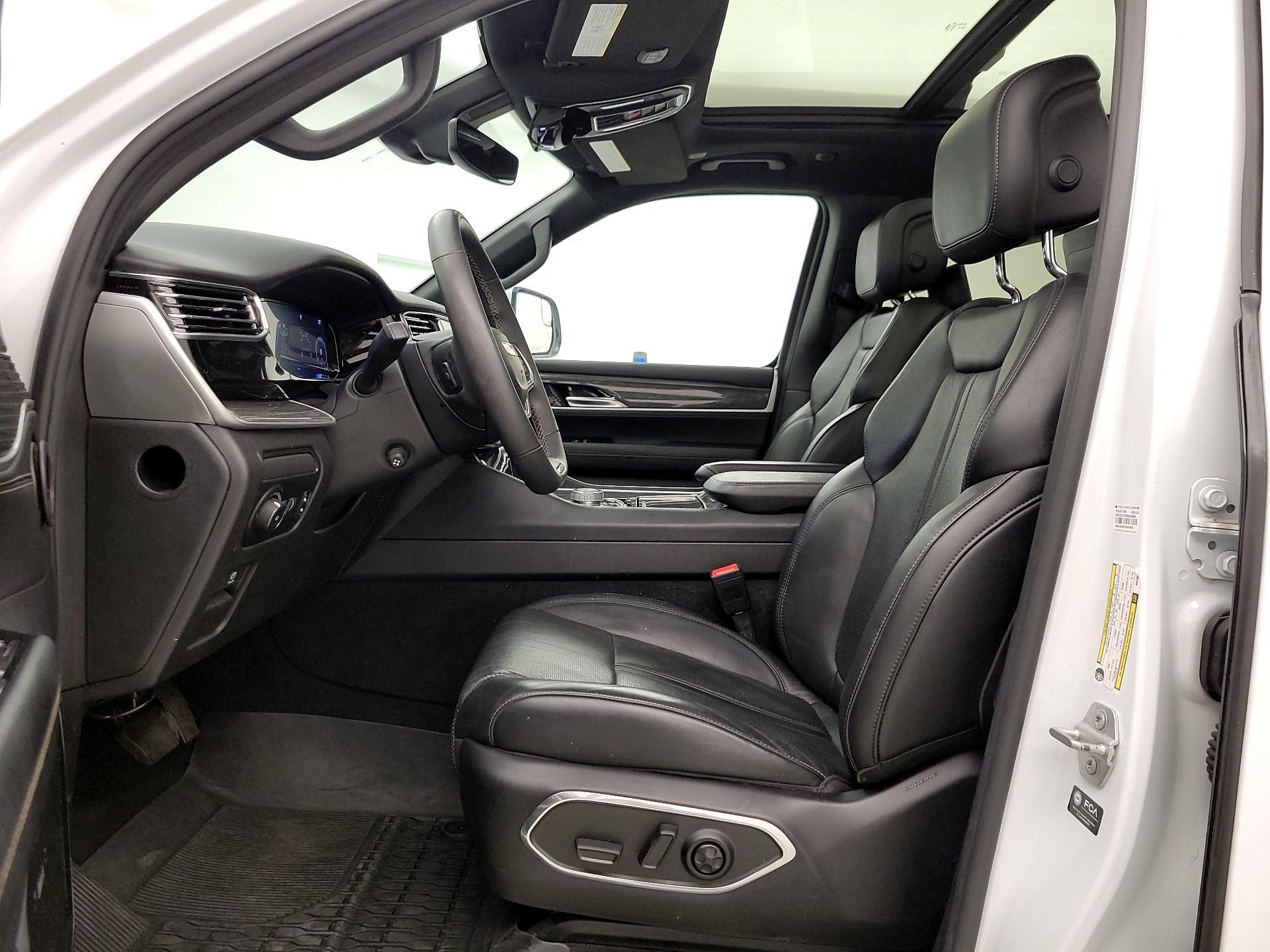 Thumbnail: 2022 Jeep Wagoneer - 11