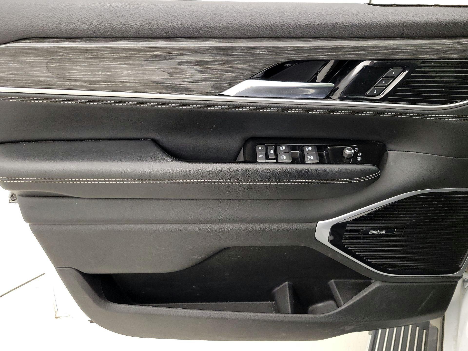 Thumbnail: 2022 Jeep Wagoneer - 12