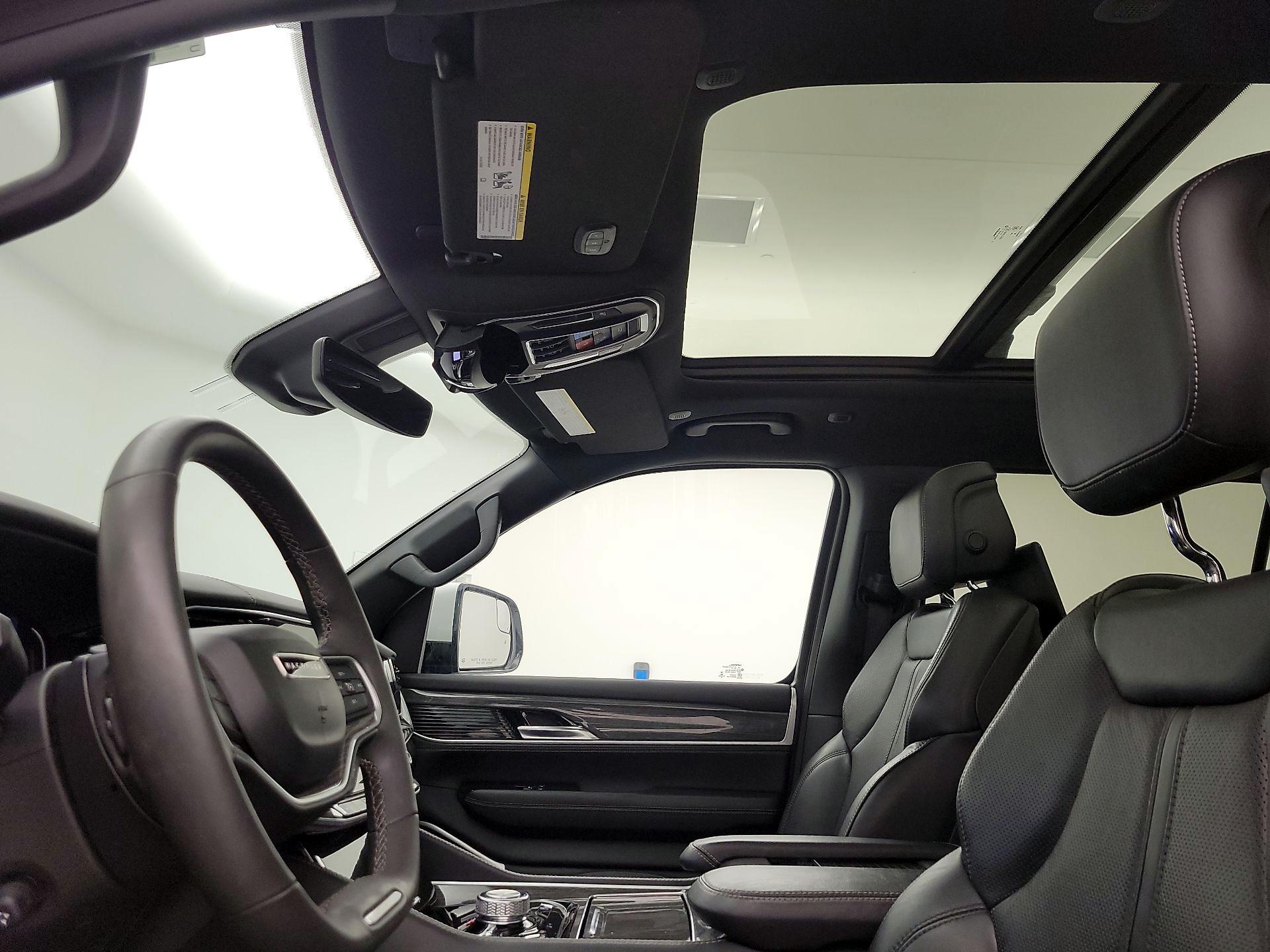 Thumbnail: 2022 Jeep Wagoneer - 20