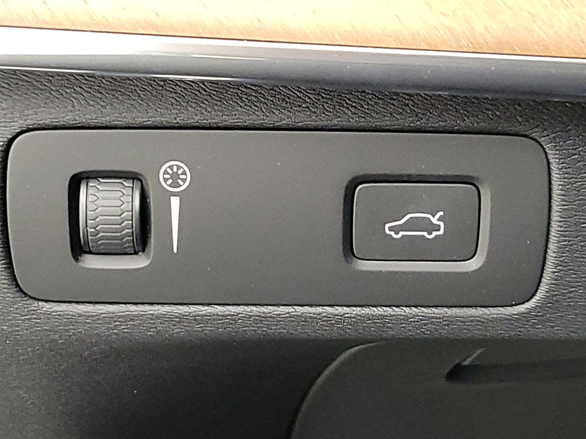 Thumbnail: 2020 Volvo XC90 - 13