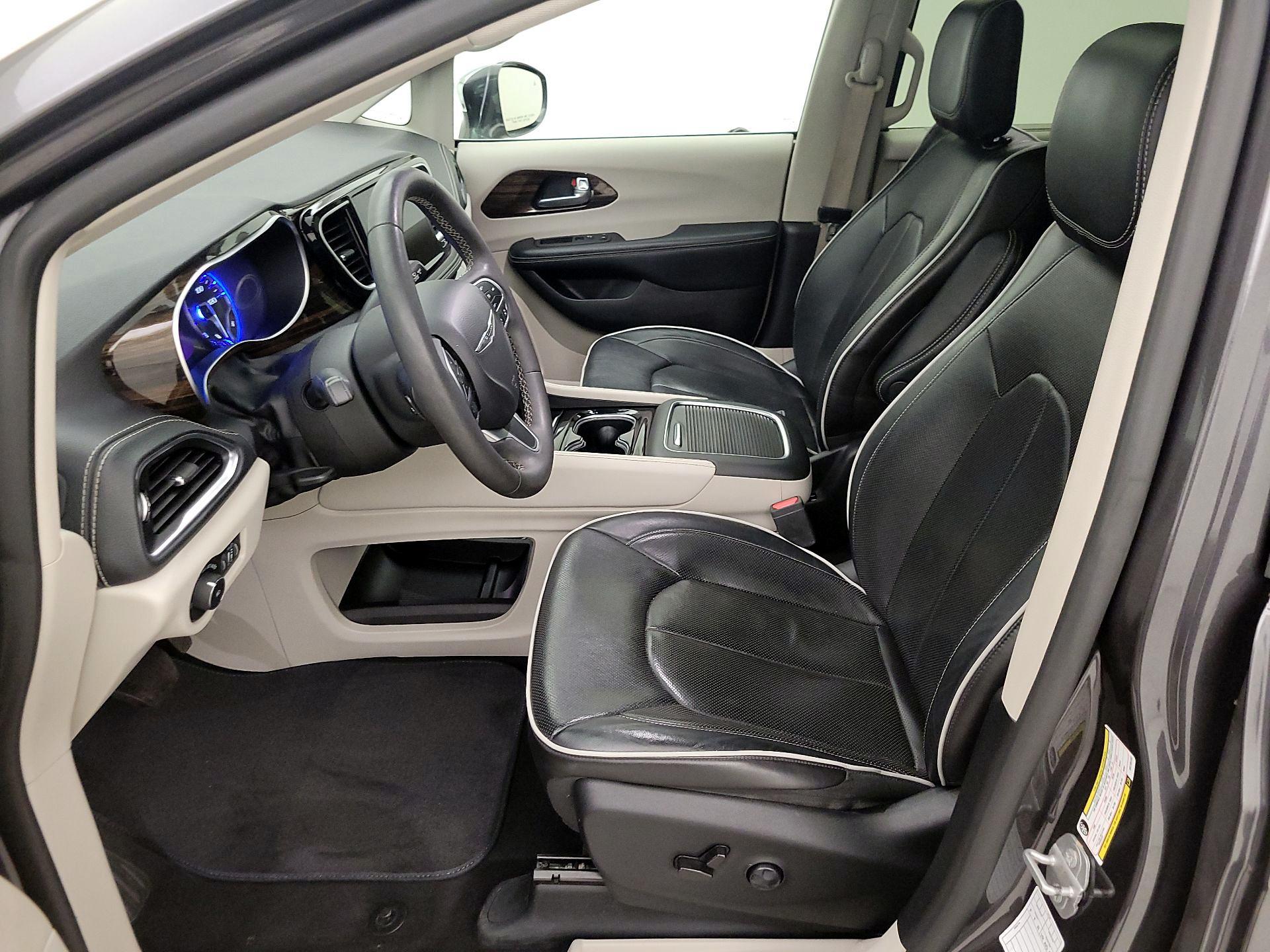 Thumbnail: 2022 Chrysler Pacifica - 11