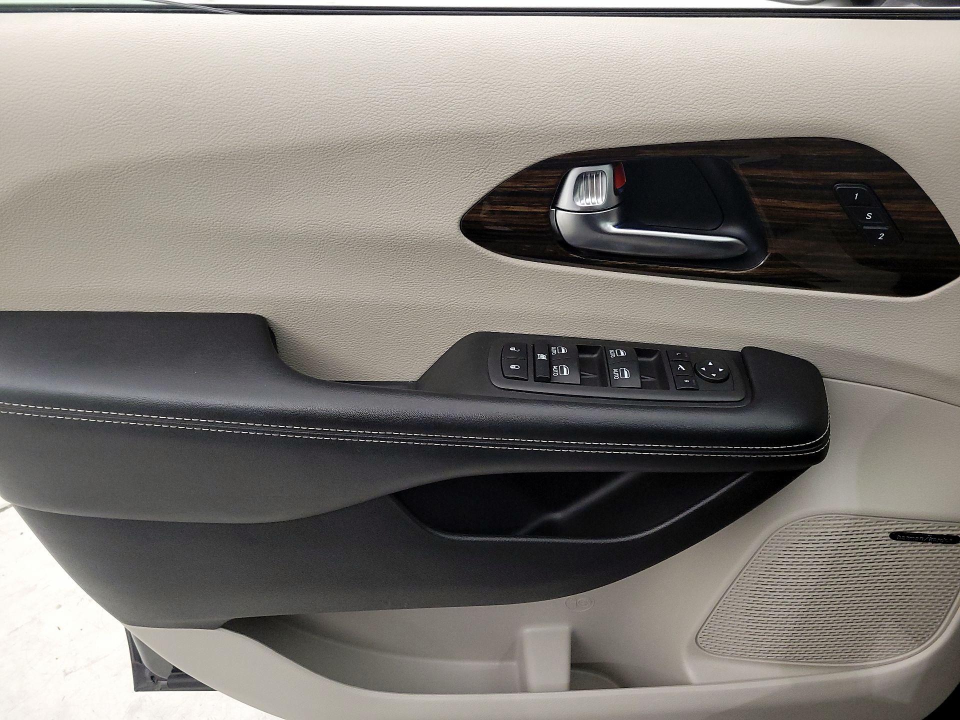 Thumbnail: 2022 Chrysler Pacifica - 12