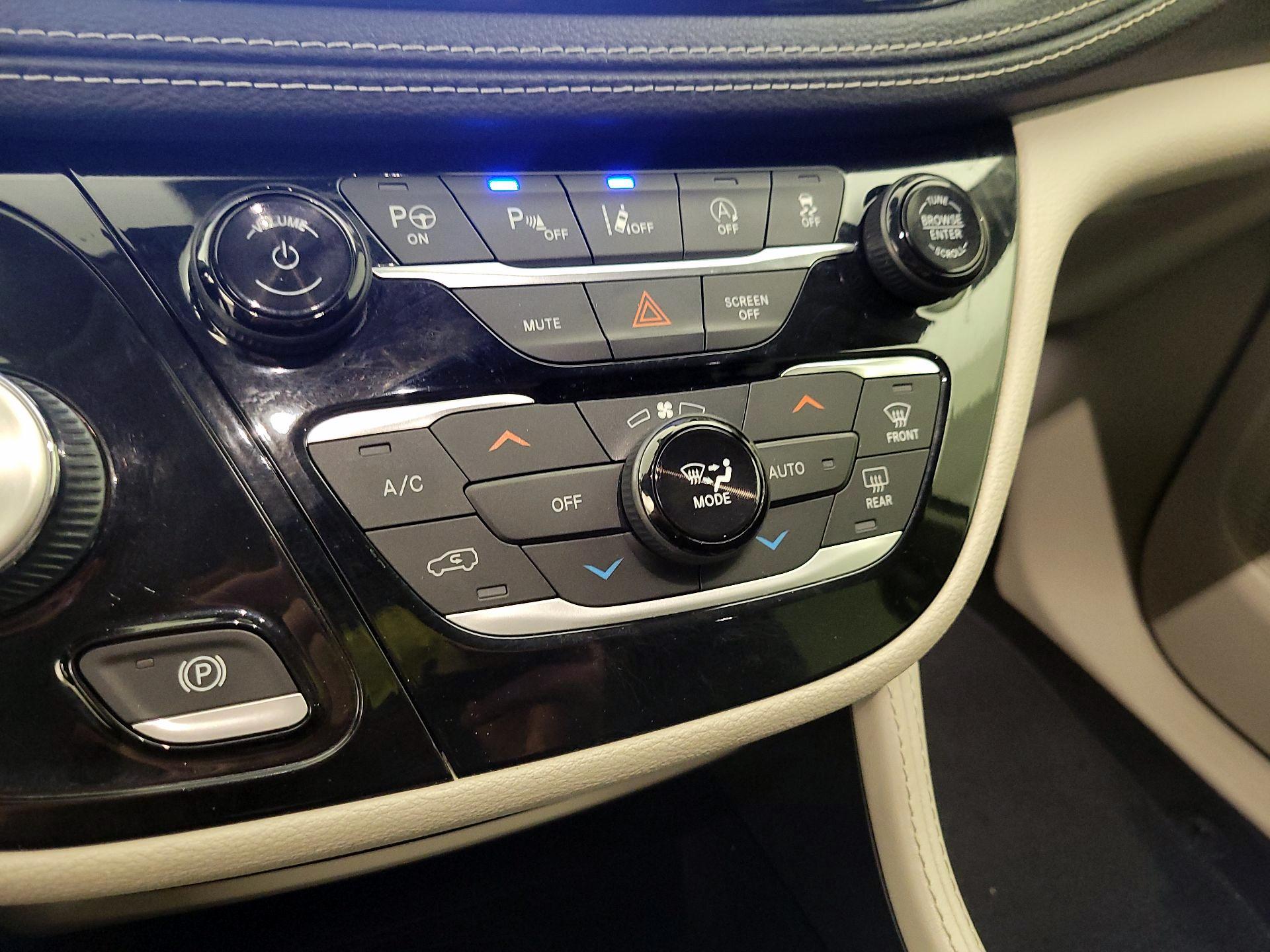 Thumbnail: 2022 Chrysler Pacifica - 17