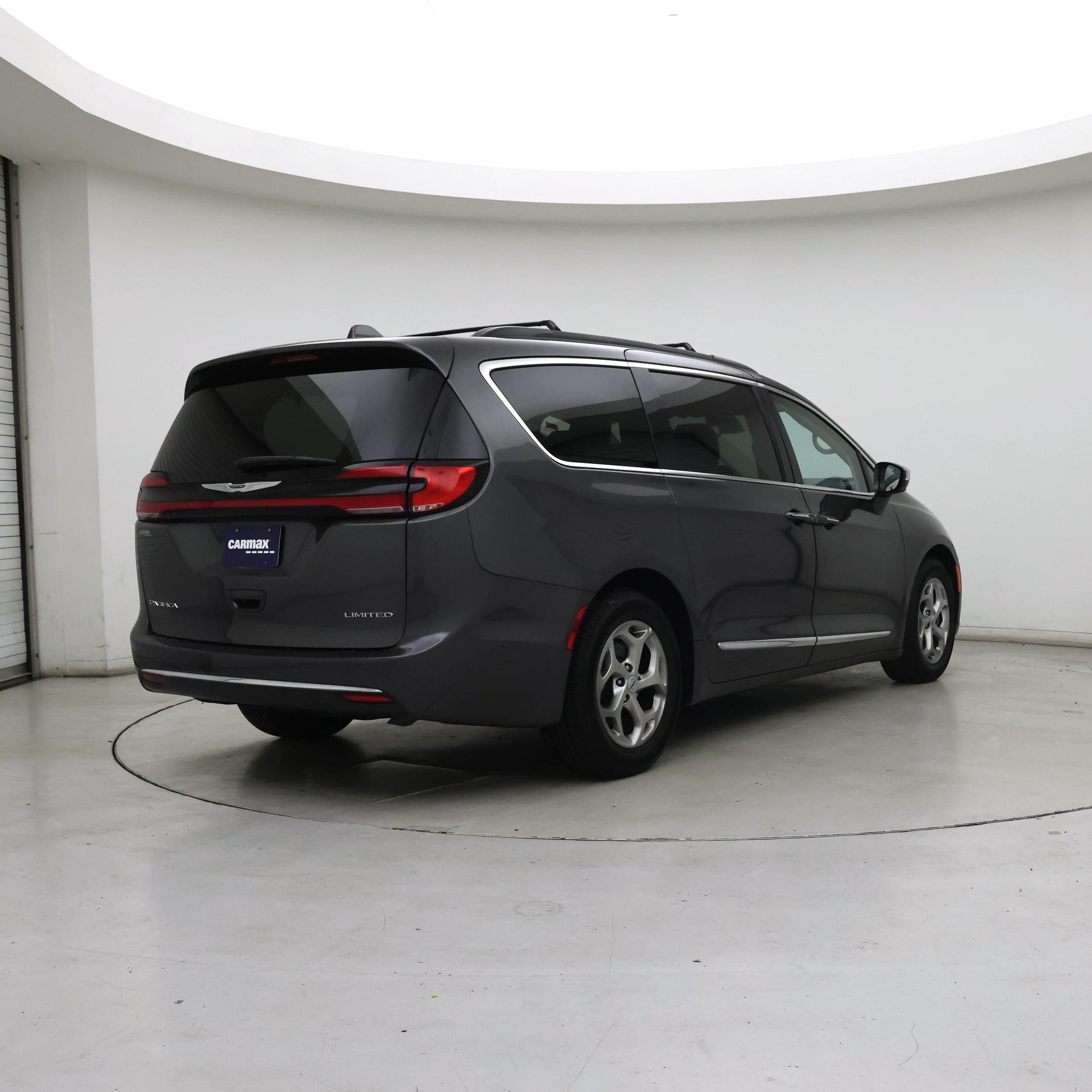 Thumbnail: 2022 Chrysler Pacifica - 8