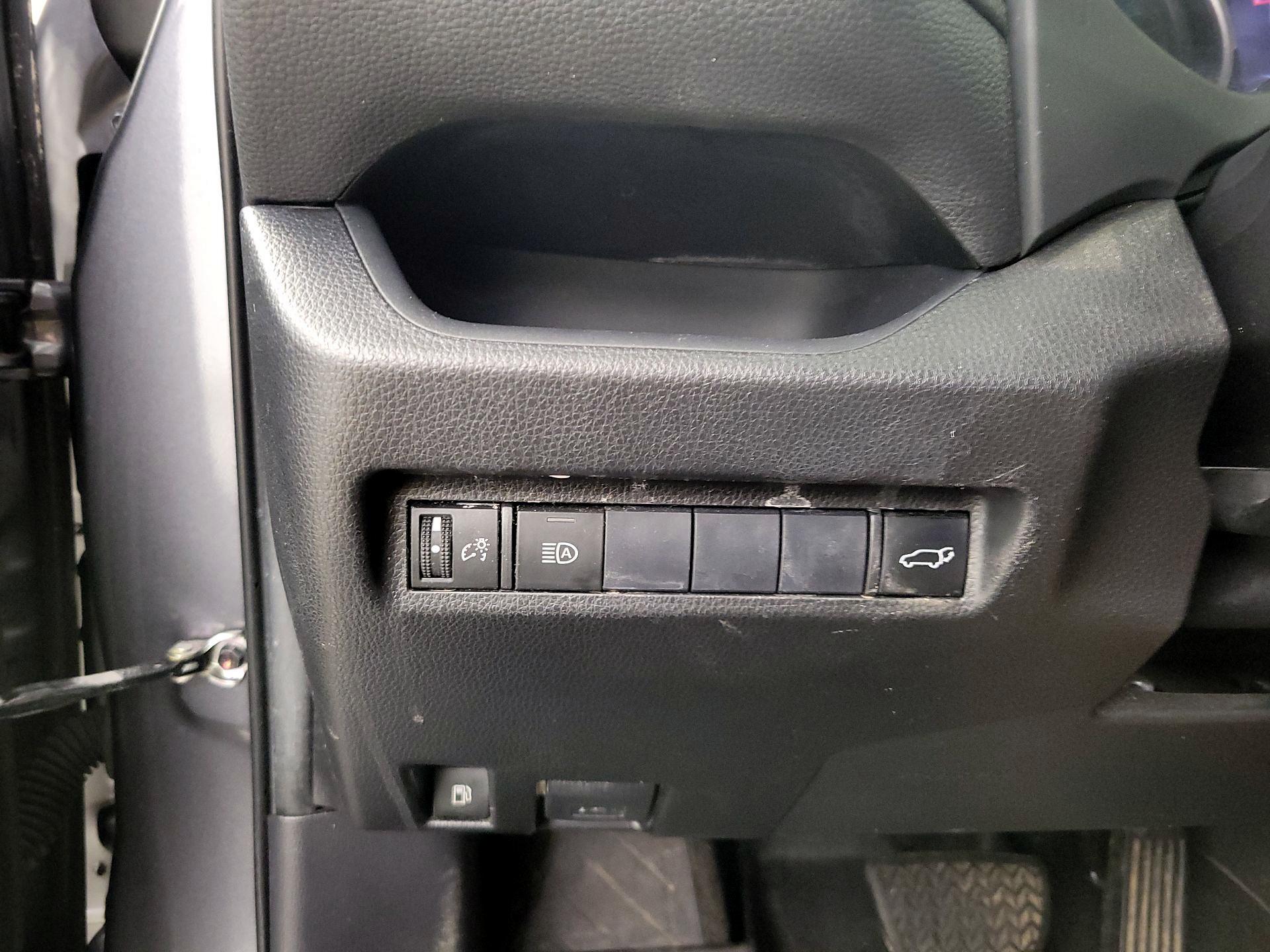 Thumbnail: 2019 Toyota RAV4 - 13