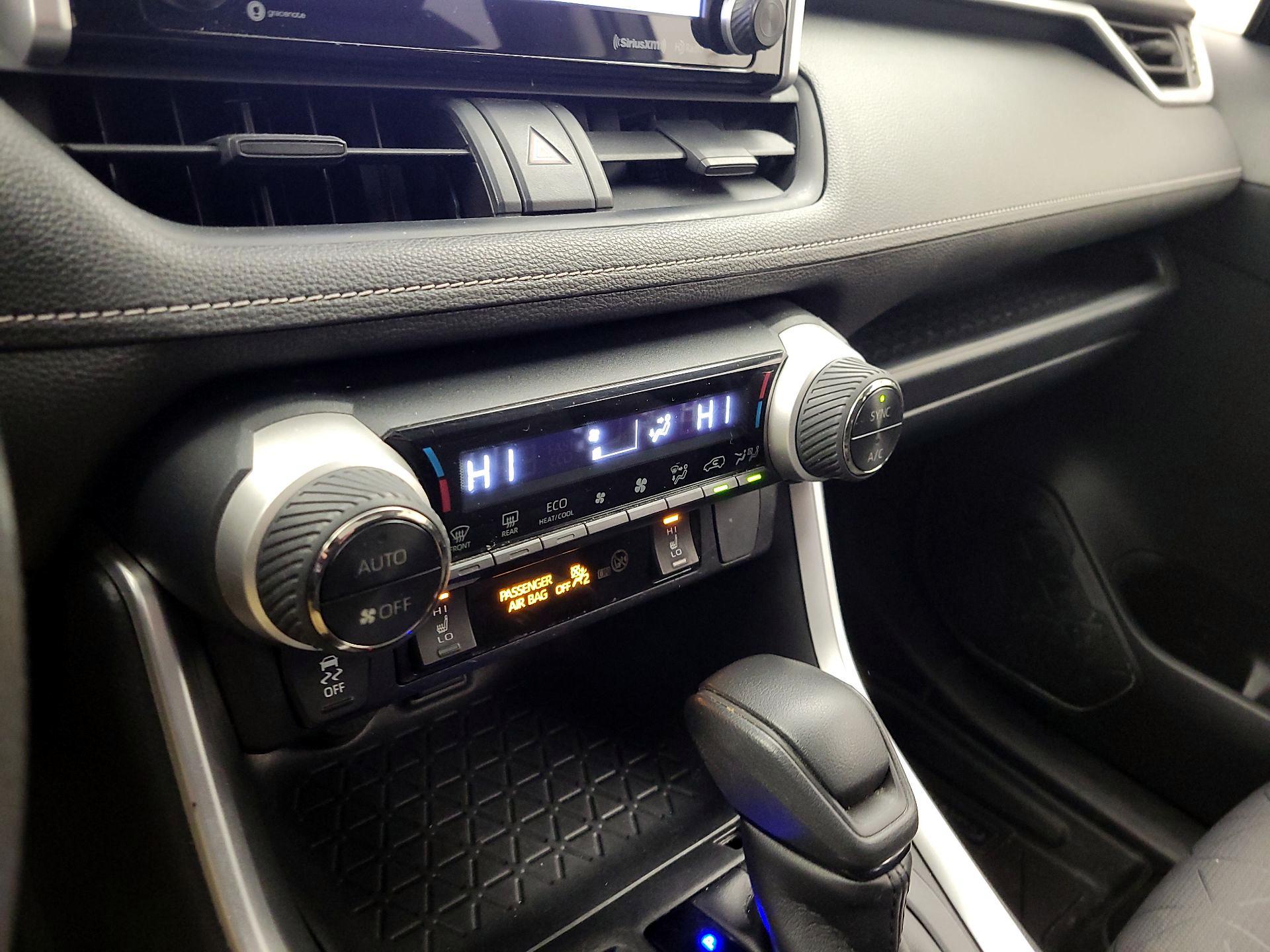 Thumbnail: 2019 Toyota RAV4 - 16