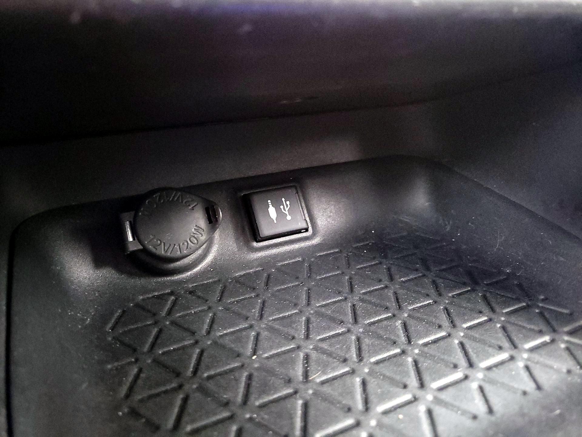 Thumbnail: 2019 Toyota RAV4 - 18