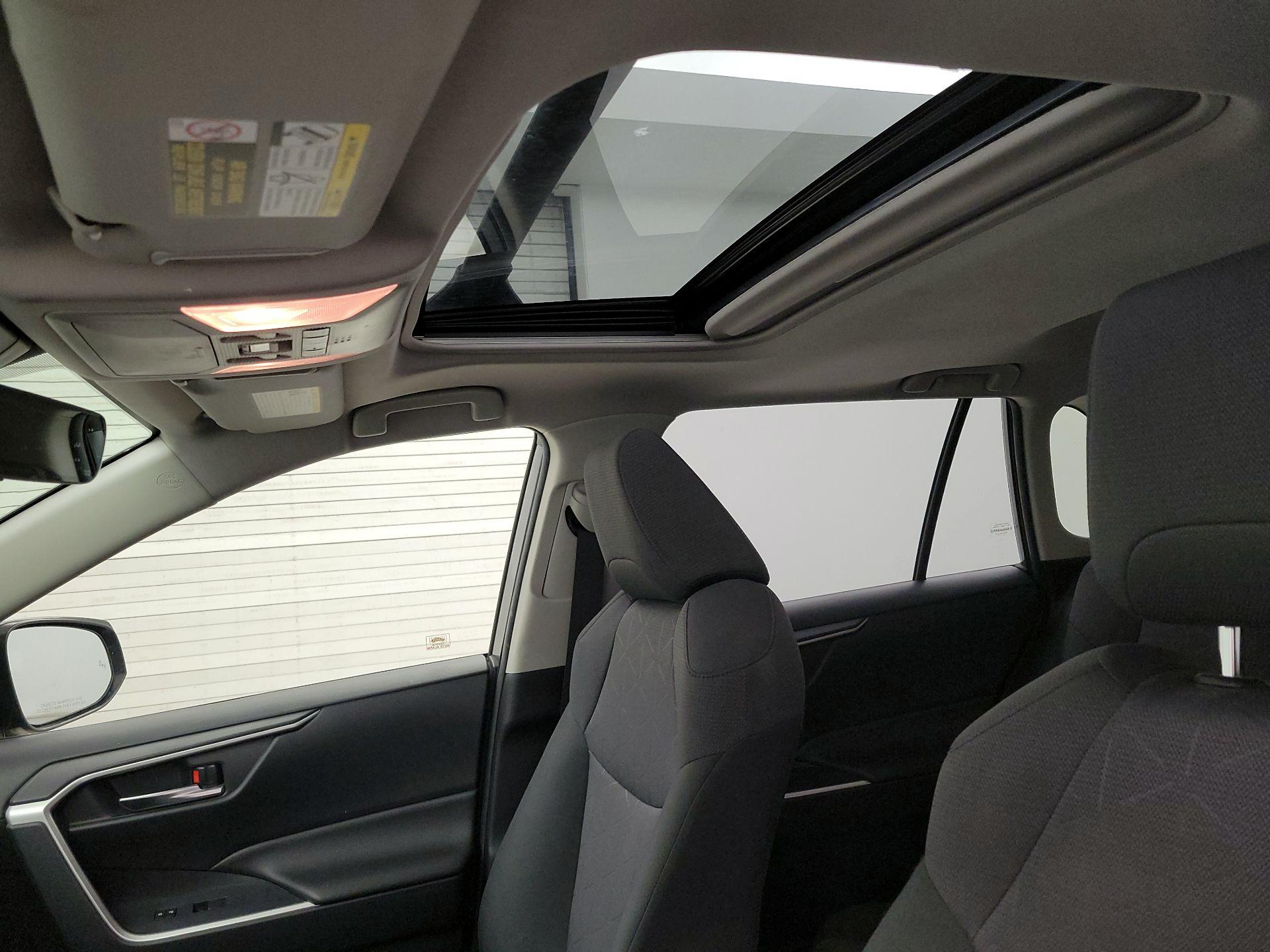 Thumbnail: 2019 Toyota RAV4 - 19