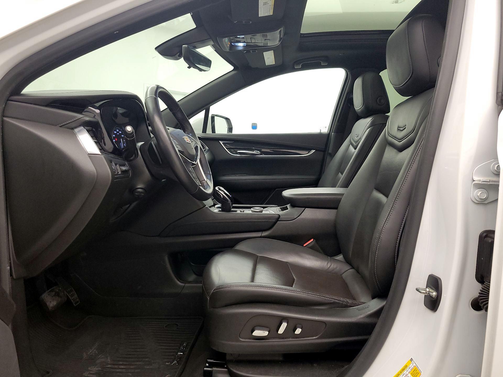 Thumbnail: 2022 Cadillac XT5 - 11