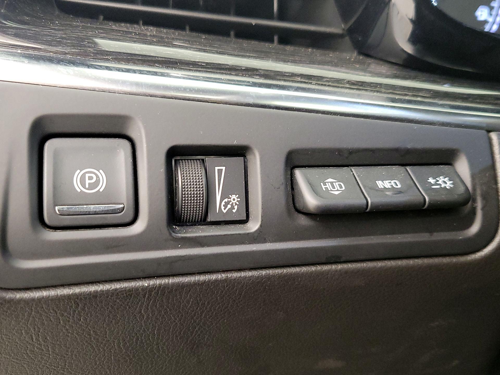 Thumbnail: 2022 Cadillac XT5 - 13