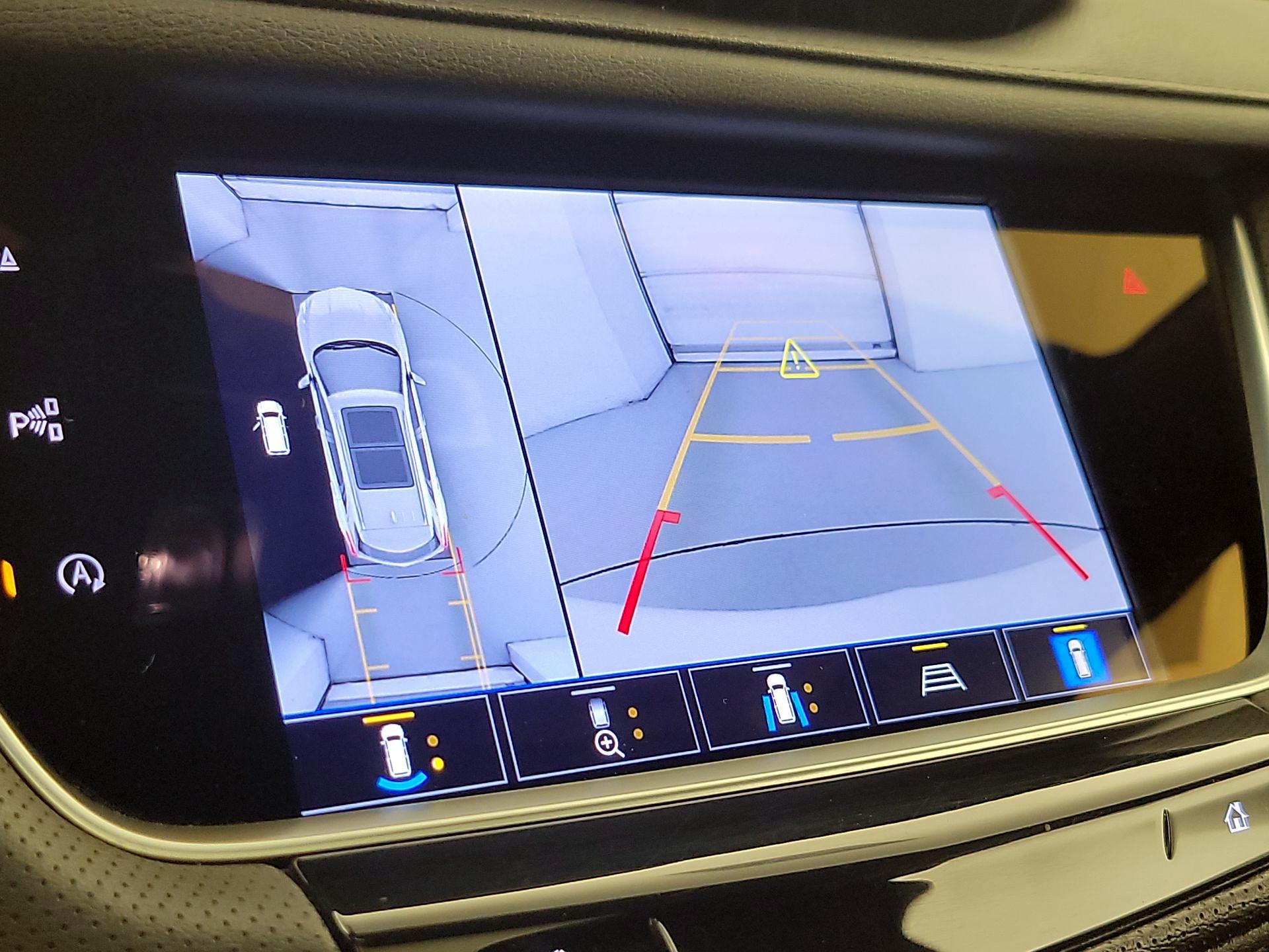 Thumbnail: 2022 Cadillac XT5 - 14