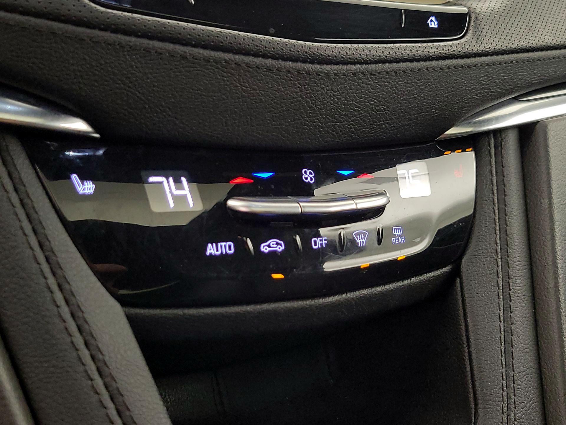 Thumbnail: 2022 Cadillac XT5 - 16