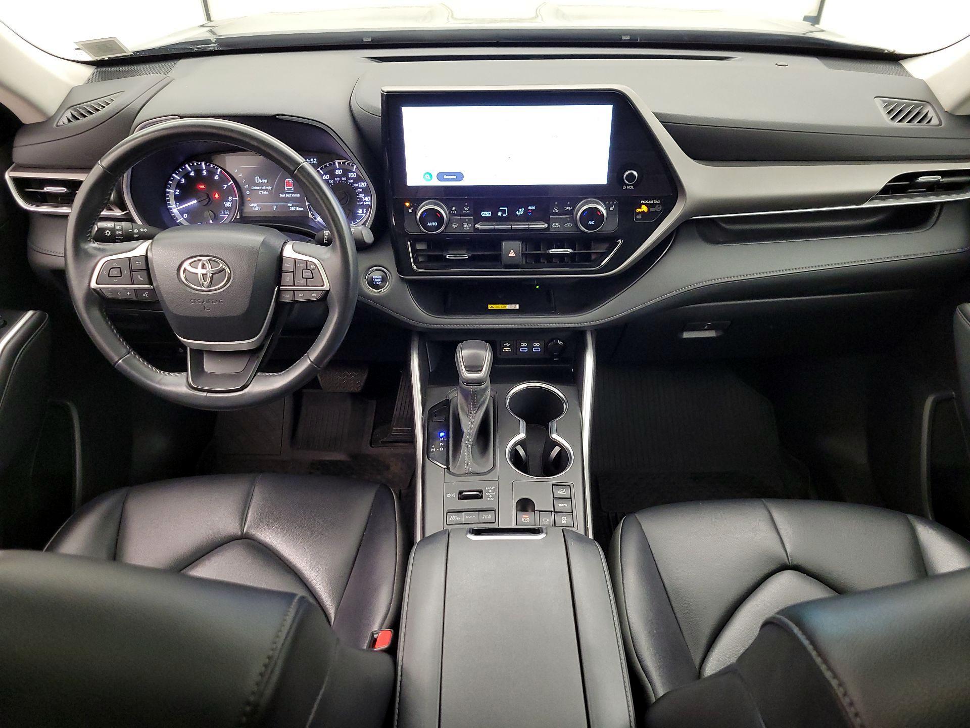 Thumbnail: 2023 Toyota Highlander - 9