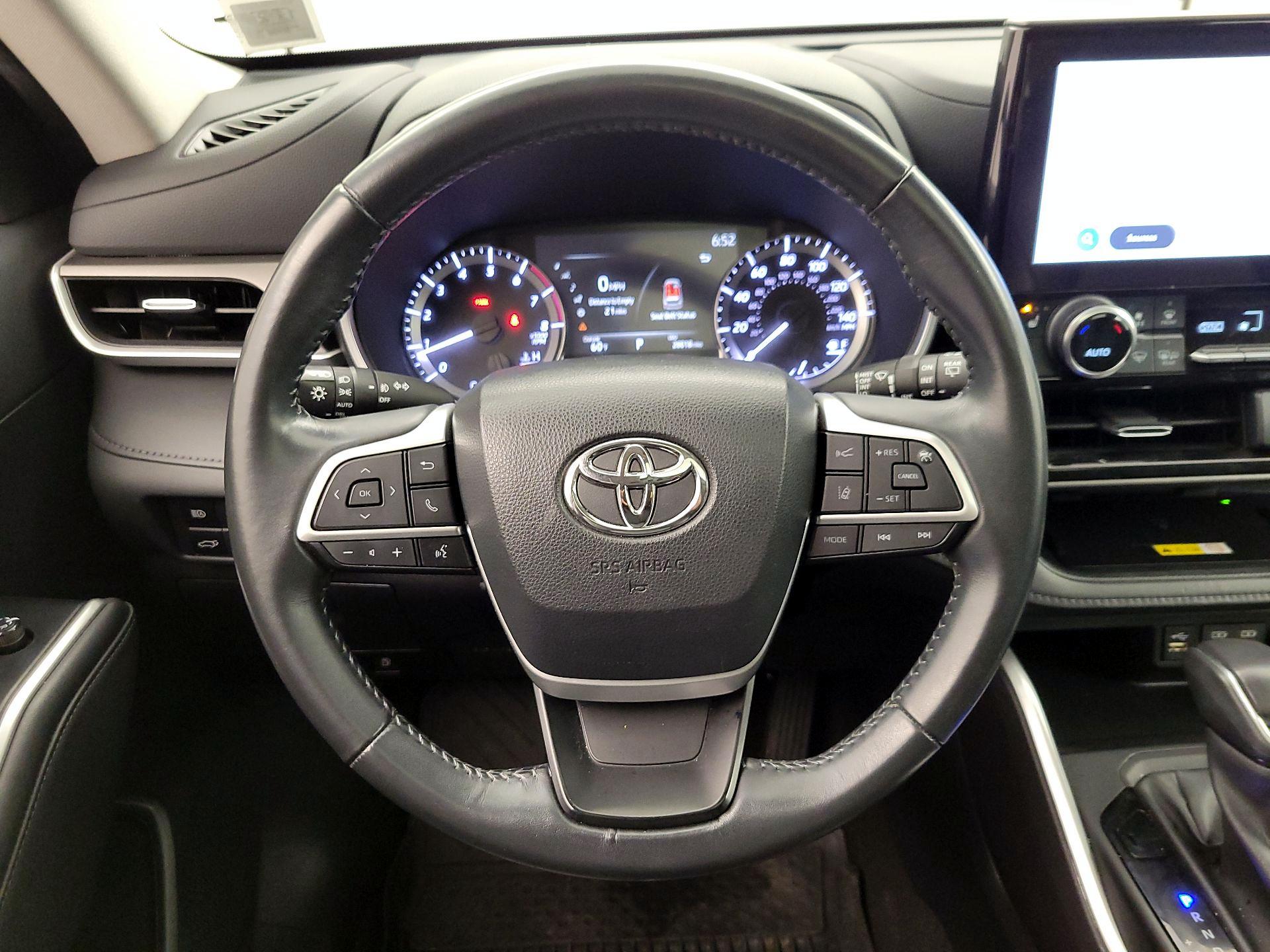 Thumbnail: 2023 Toyota Highlander - 10