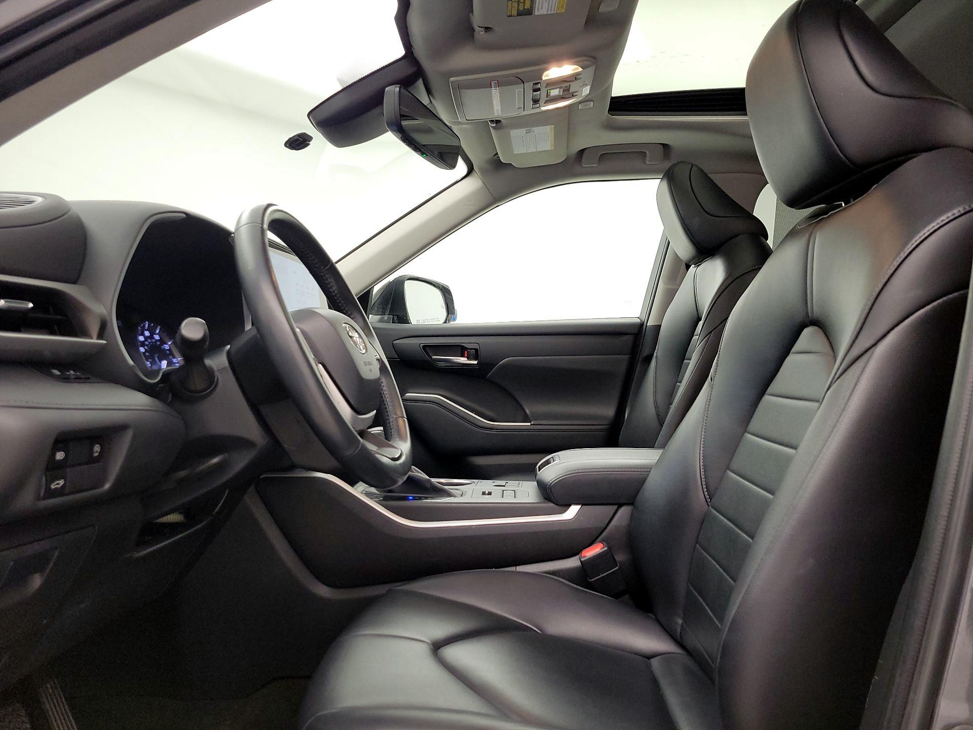 Thumbnail: 2023 Toyota Highlander - 11