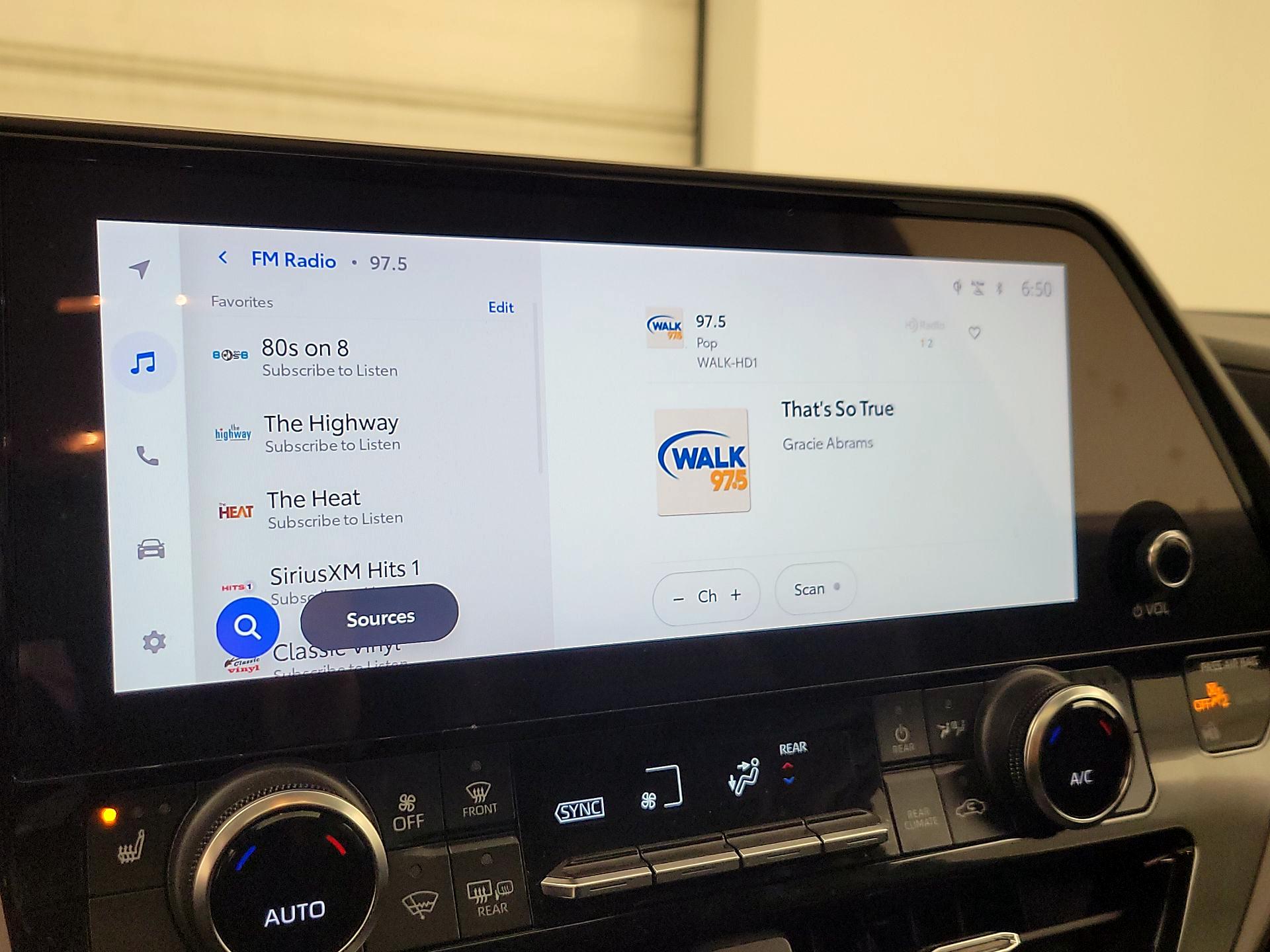 Thumbnail: 2023 Toyota Highlander - 15