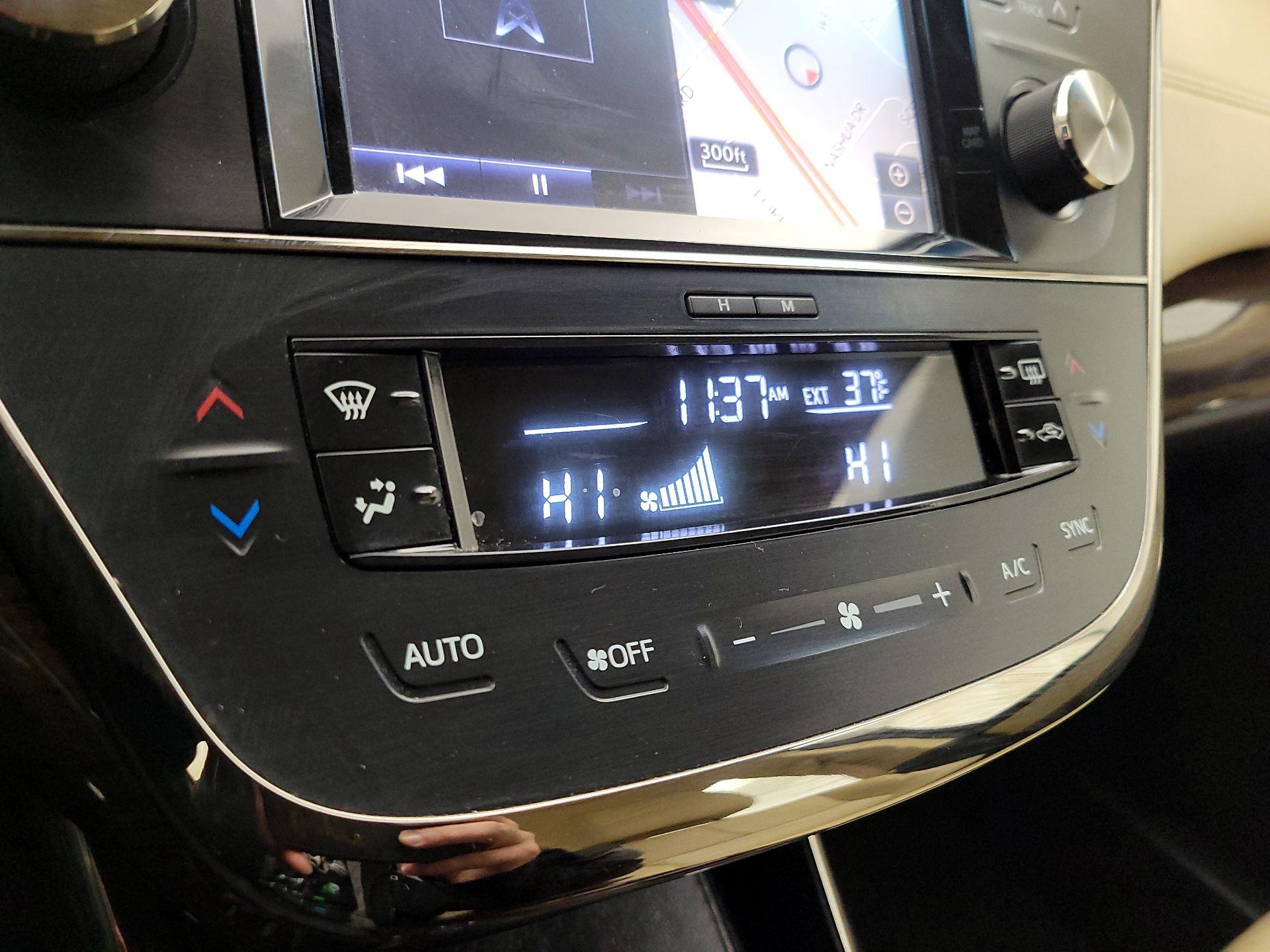 Thumbnail: 2015 Toyota Avalon - 17