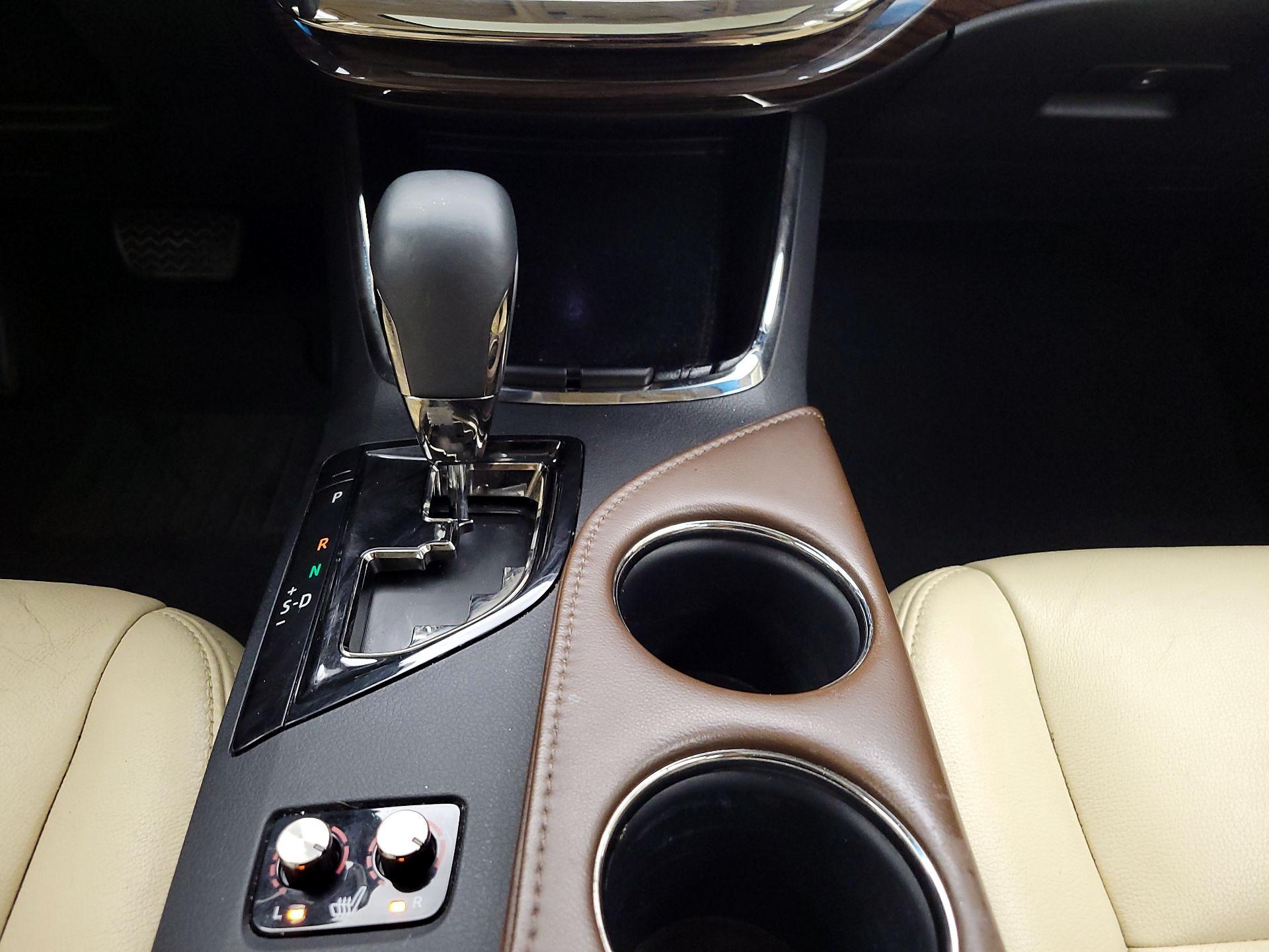 Thumbnail: 2015 Toyota Avalon - 18