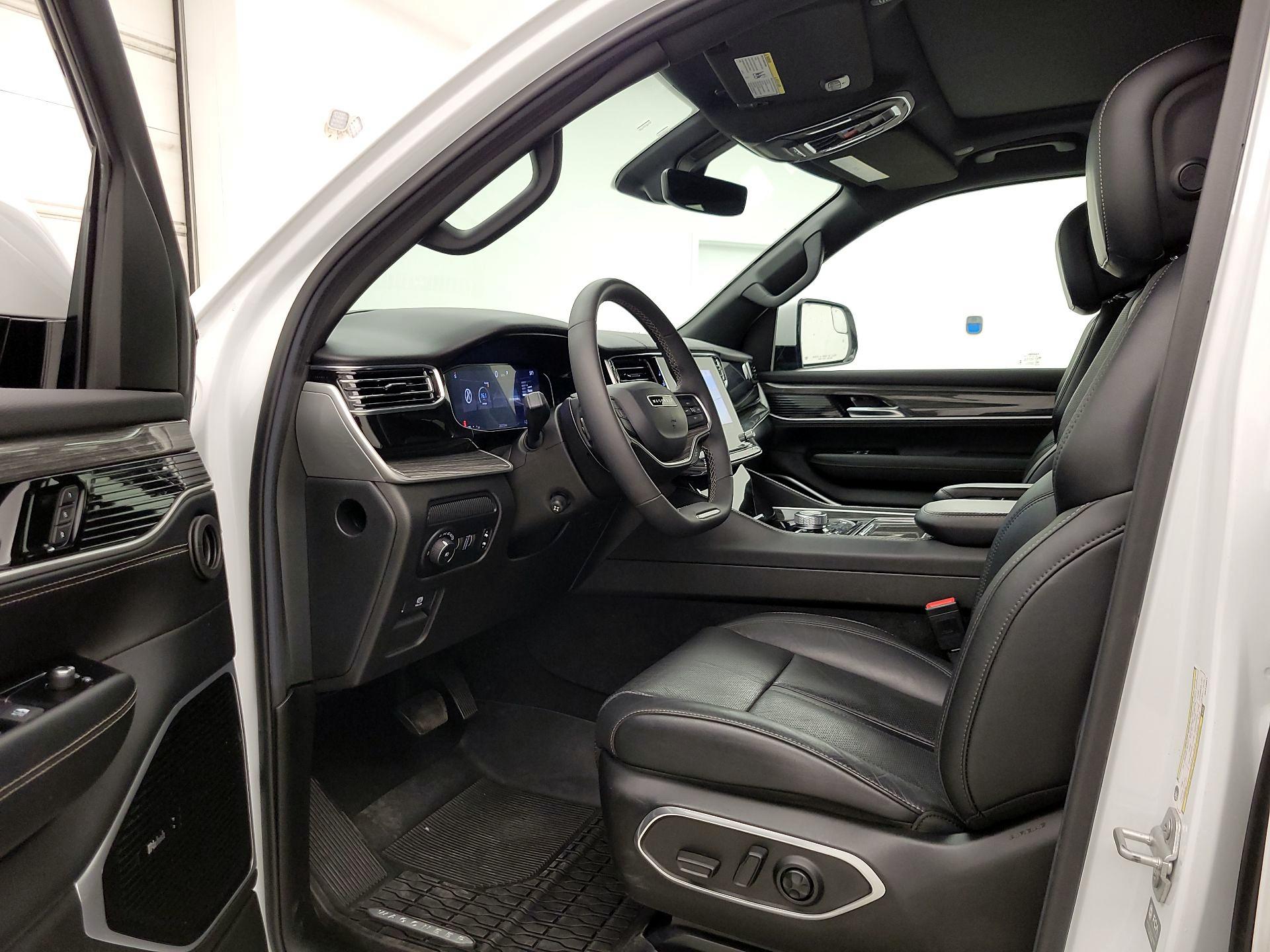 Thumbnail: 2022 Jeep Wagoneer - 11