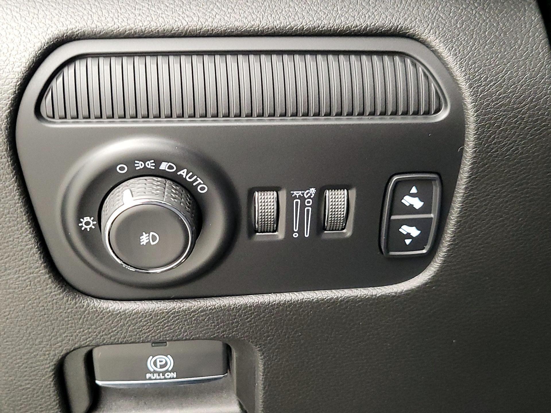 Thumbnail: 2022 Jeep Wagoneer - 13