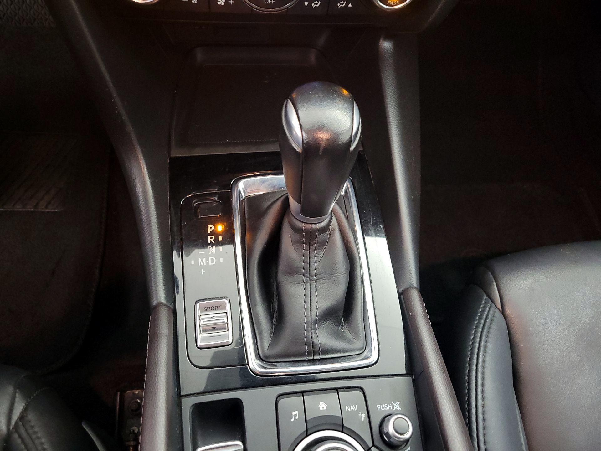 Thumbnail: 2017 Mazda Mazda3 - 18