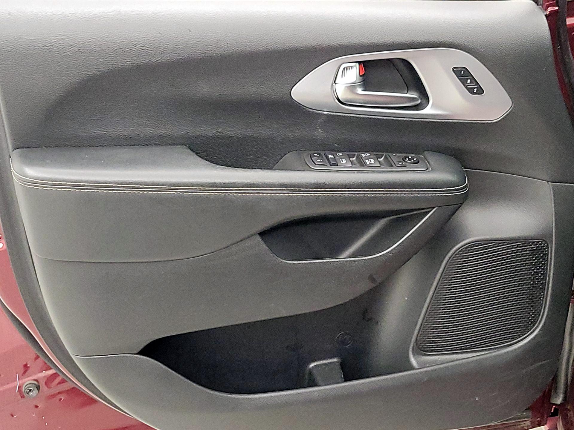 Thumbnail: 2020 Chrysler Pacifica - 12