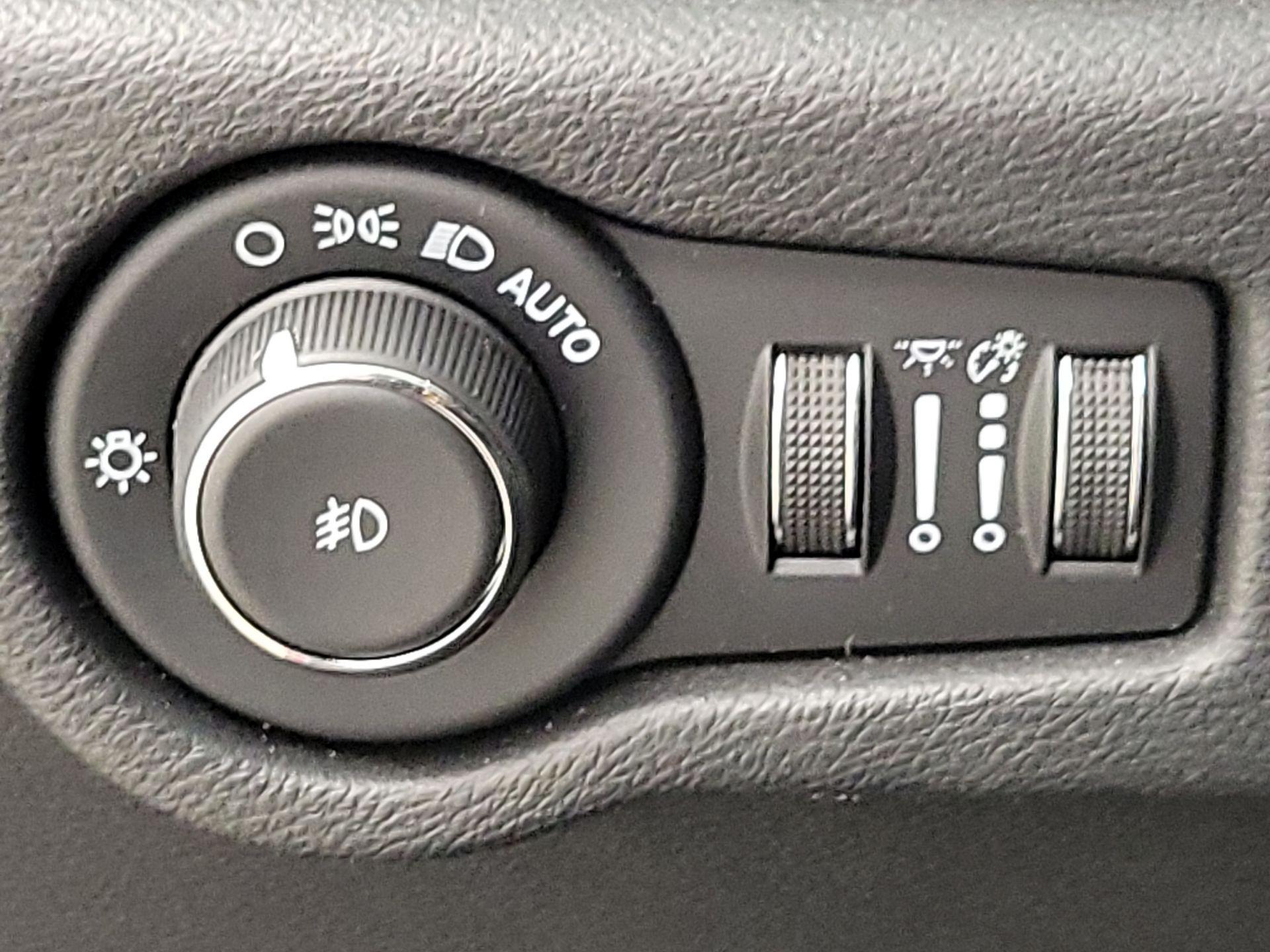 Thumbnail: 2020 Chrysler Pacifica - 13