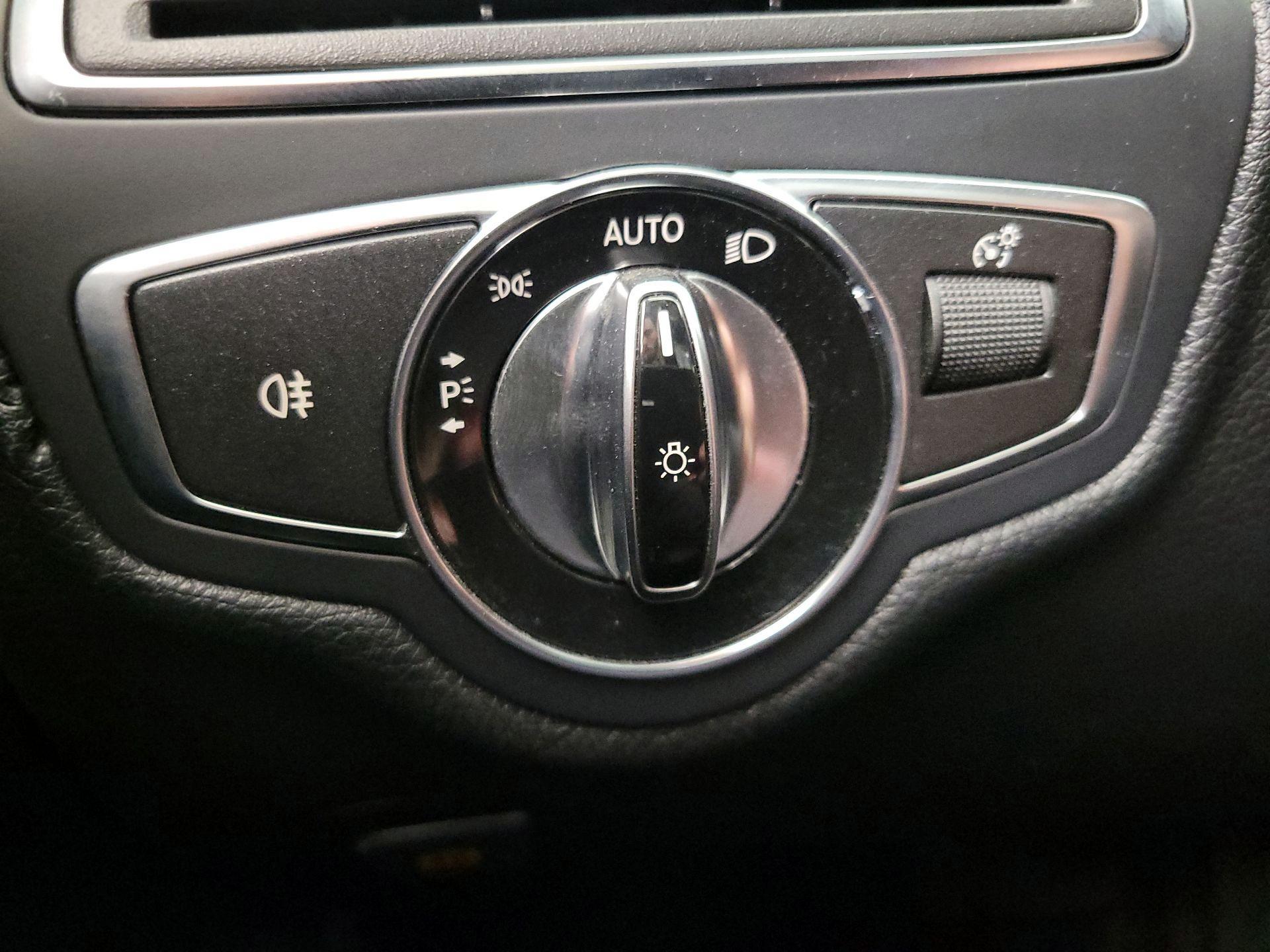 Thumbnail: 2015 Mercedes-Benz C-Class - 13