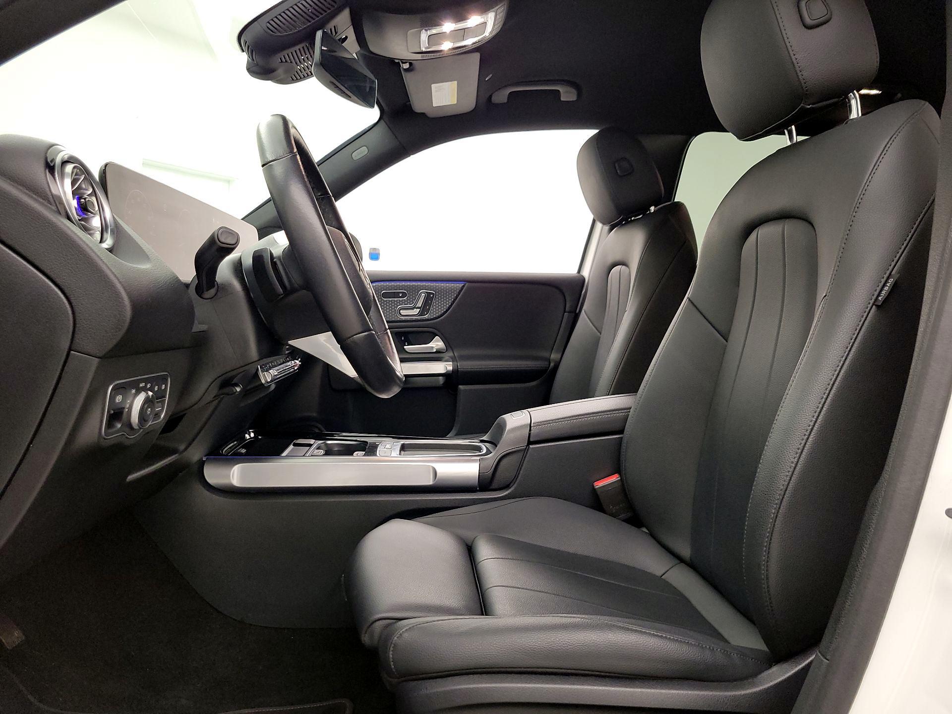 Thumbnail: 2024 Mercedes-Benz GLB - 11