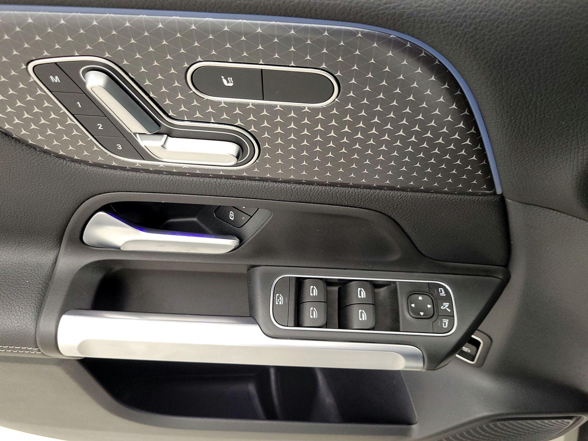 Thumbnail: 2024 Mercedes-Benz GLB - 12