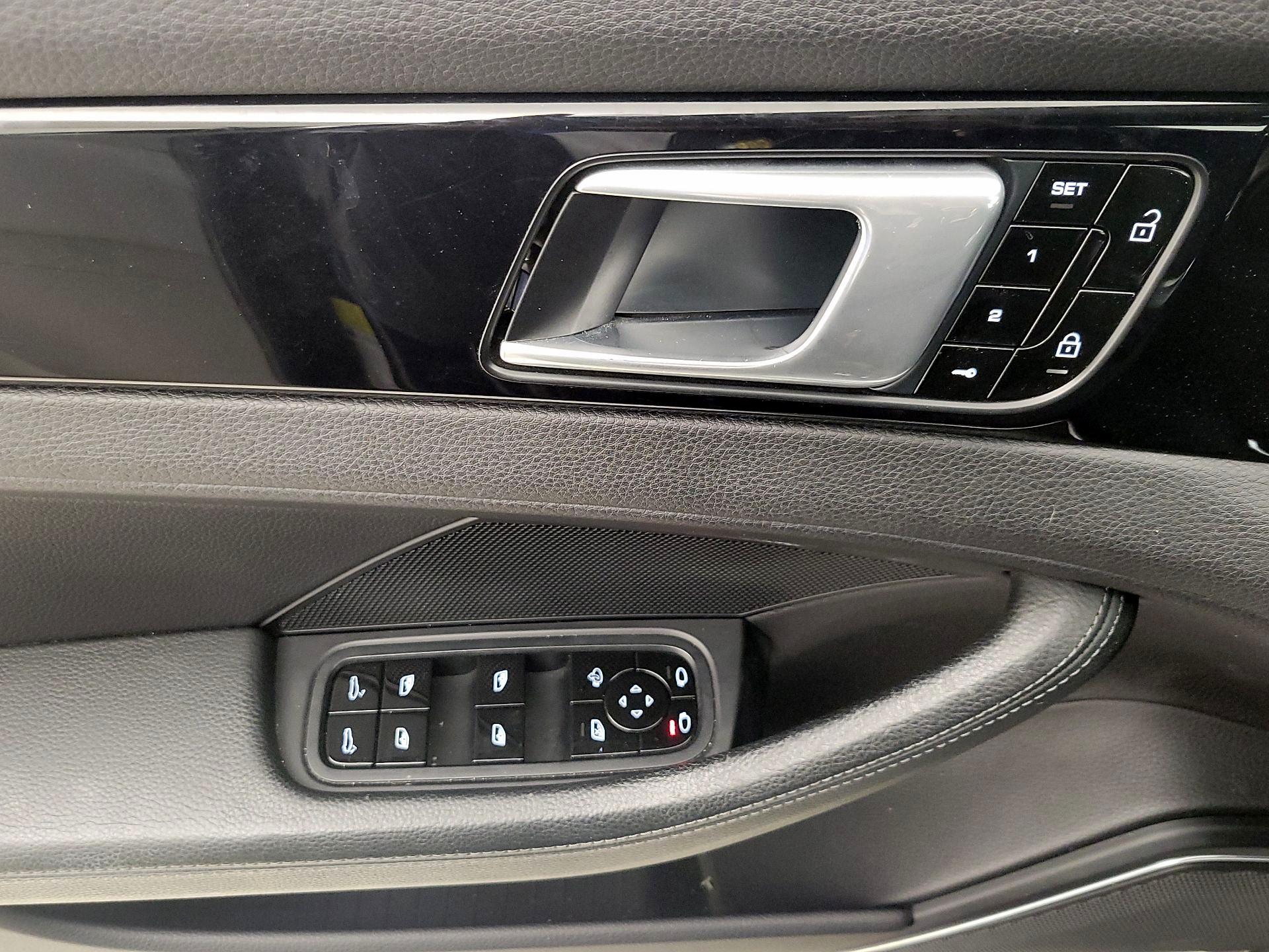 Thumbnail: 2021 Porsche Panamera - 12