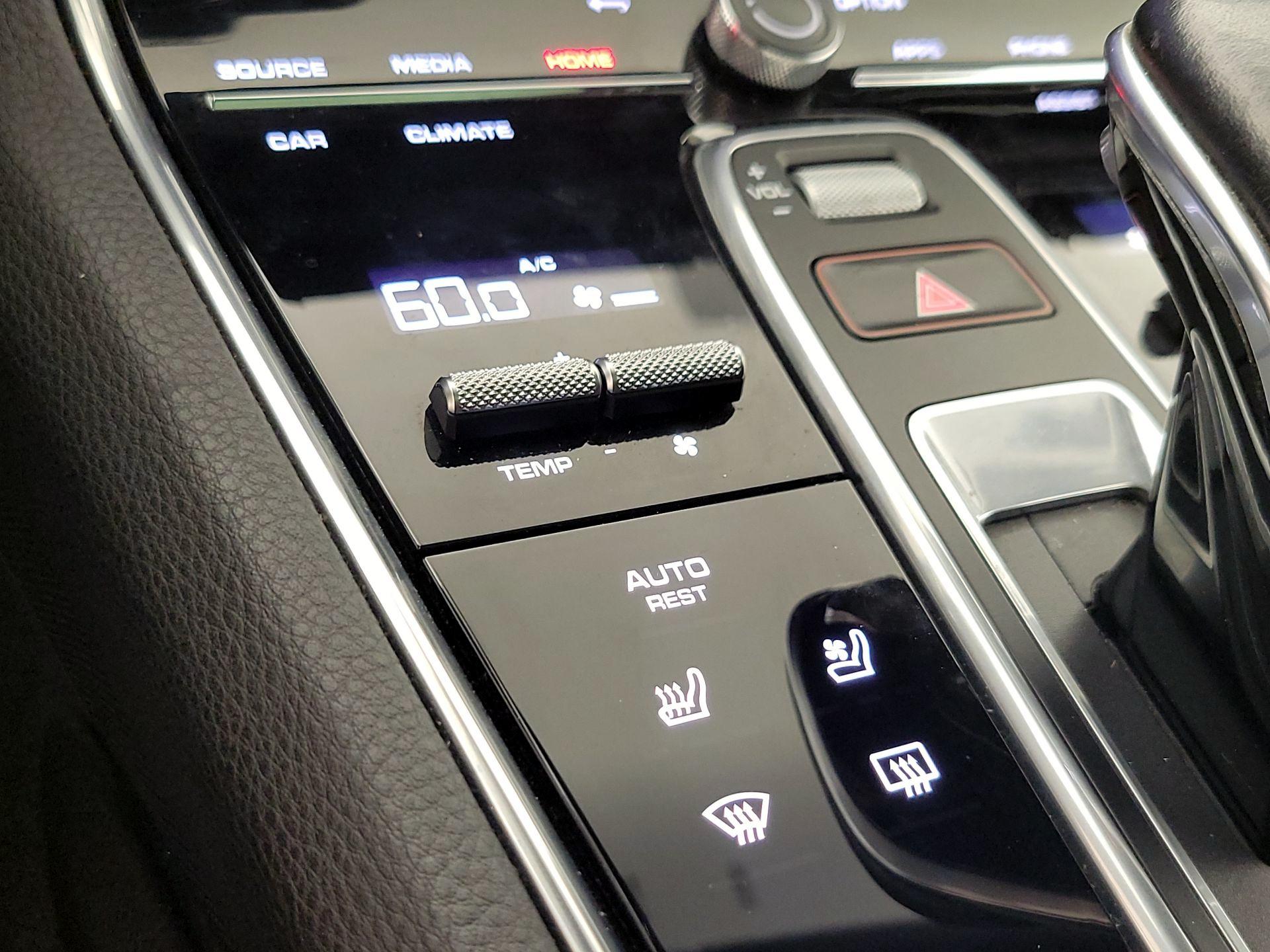 Thumbnail: 2021 Porsche Panamera - 17