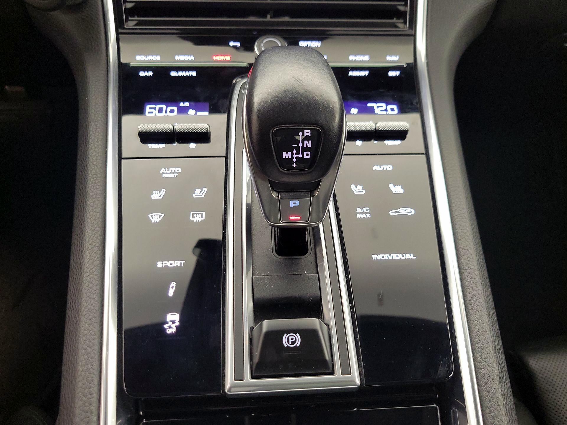 Thumbnail: 2021 Porsche Panamera - 18