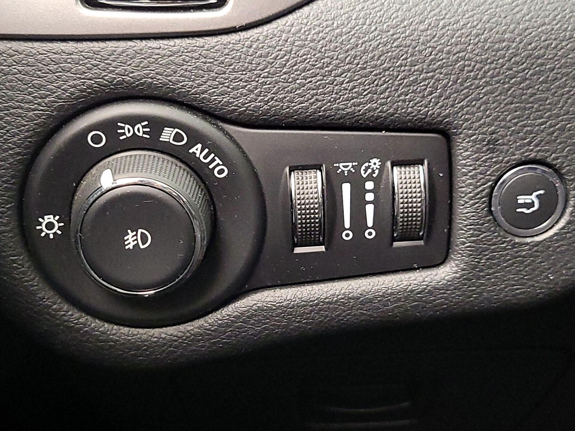 Thumbnail: 2020 Jeep Cherokee - 13