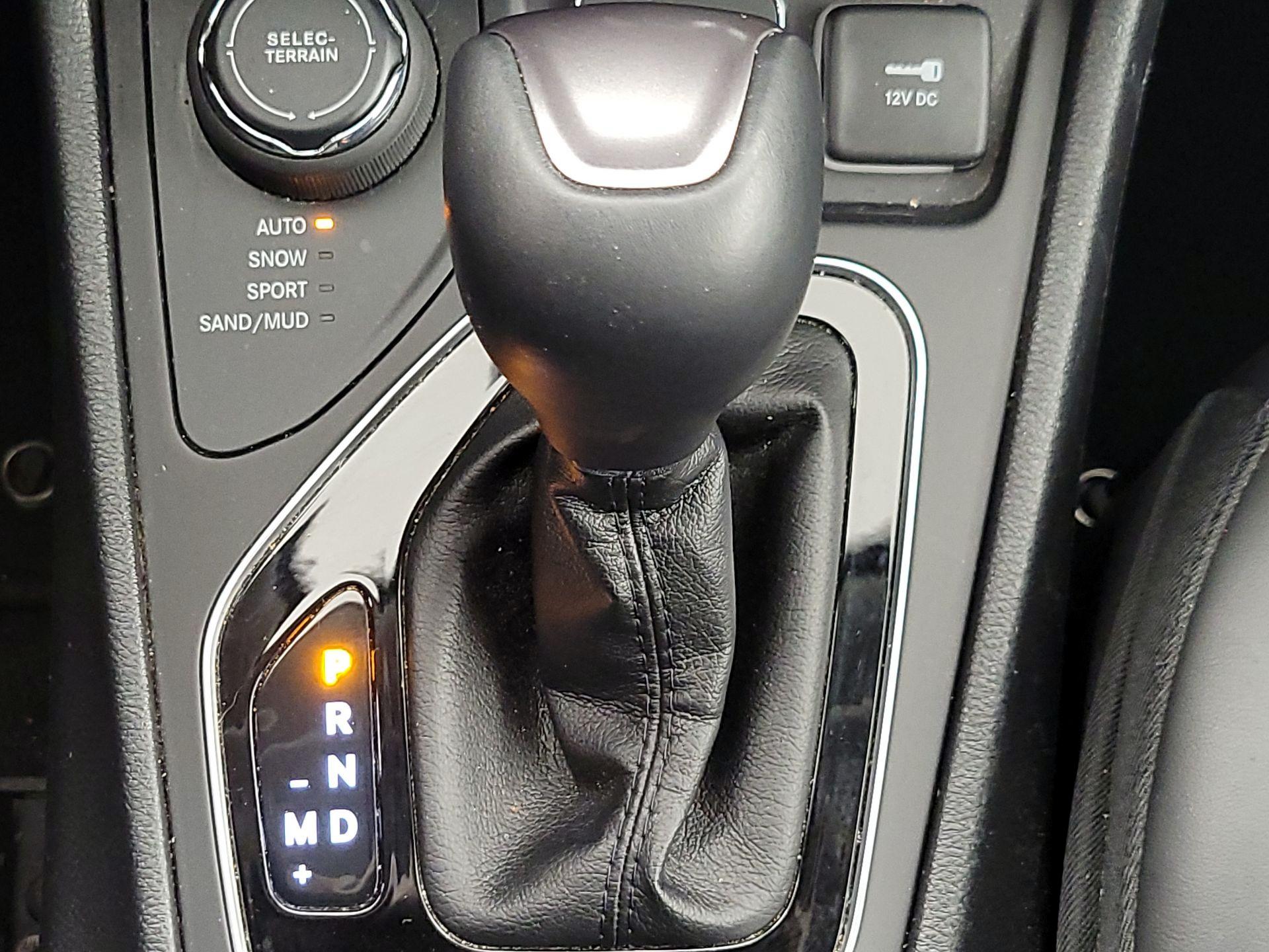 Thumbnail: 2020 Jeep Cherokee - 17