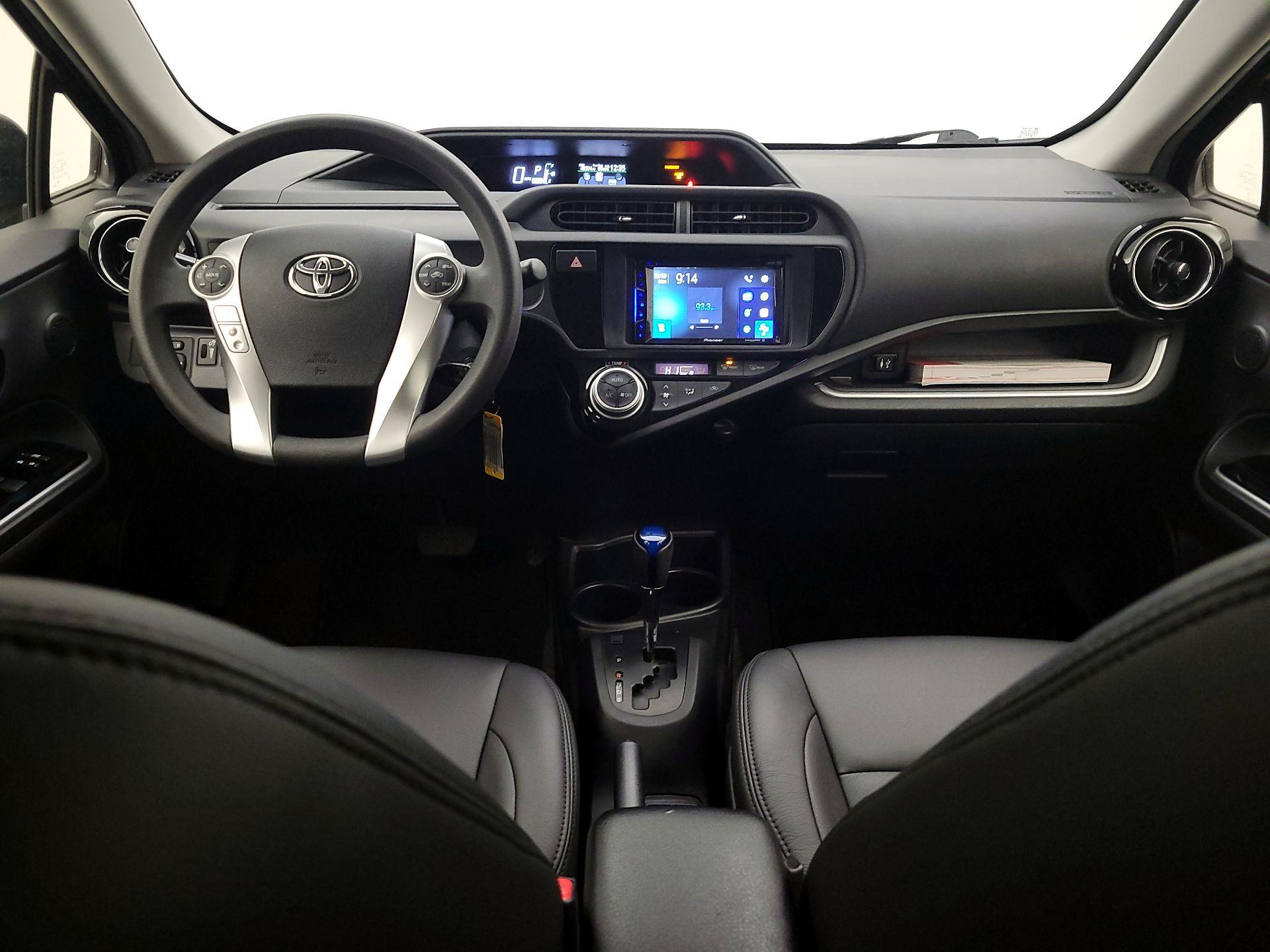 Thumbnail: 2016 Toyota Prius c - 9