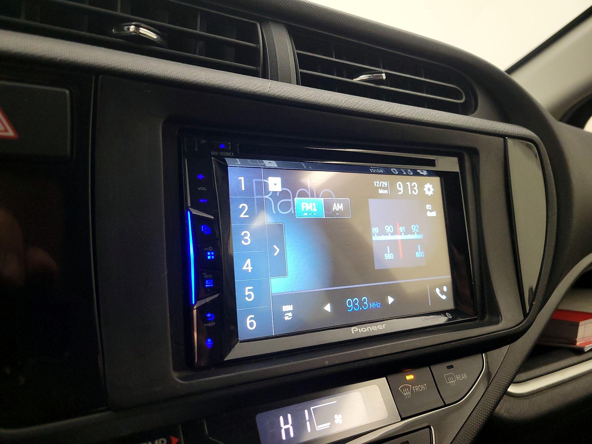 Thumbnail: 2016 Toyota Prius c - 15