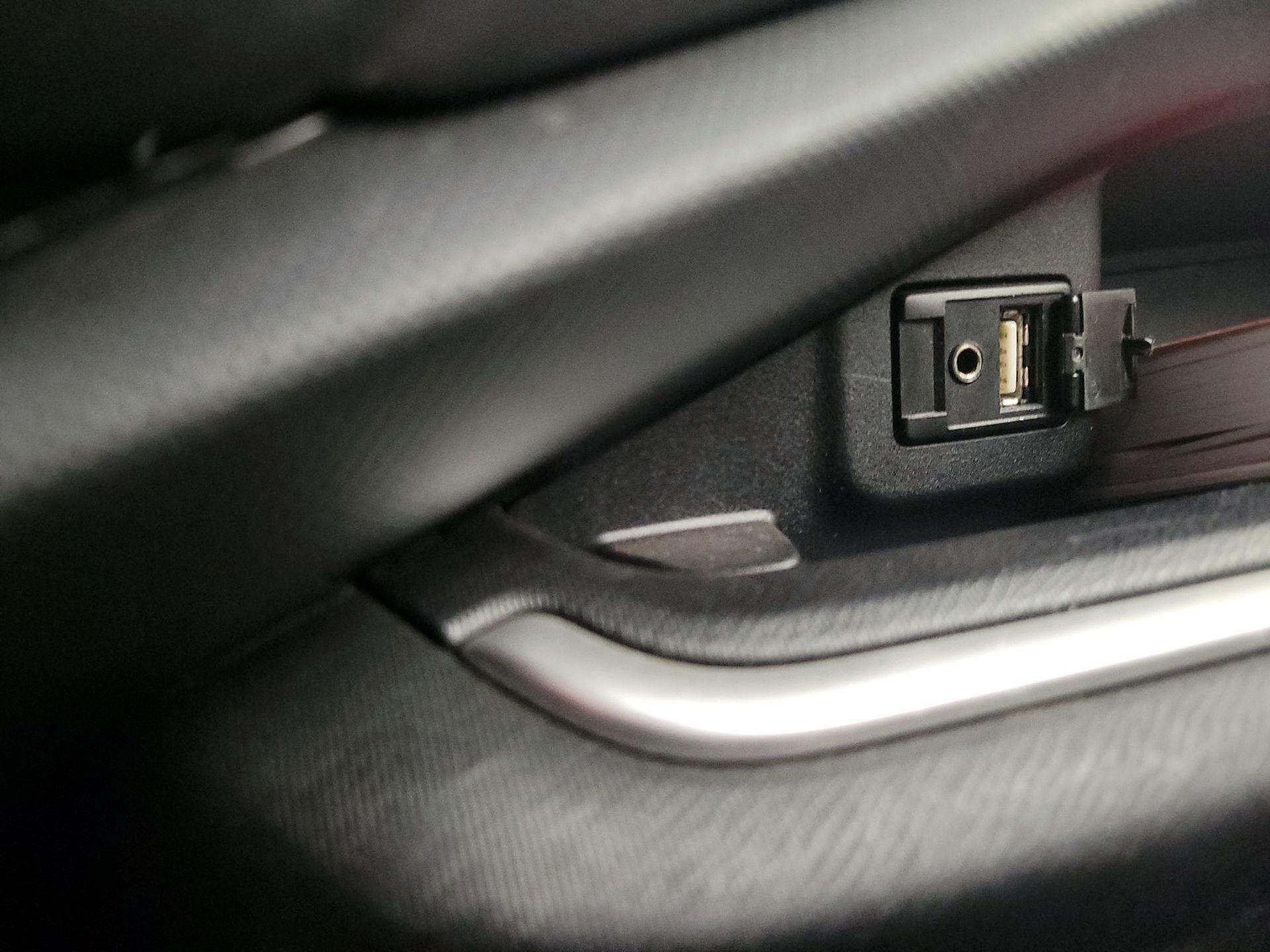 Thumbnail: 2016 Toyota Prius c - 18