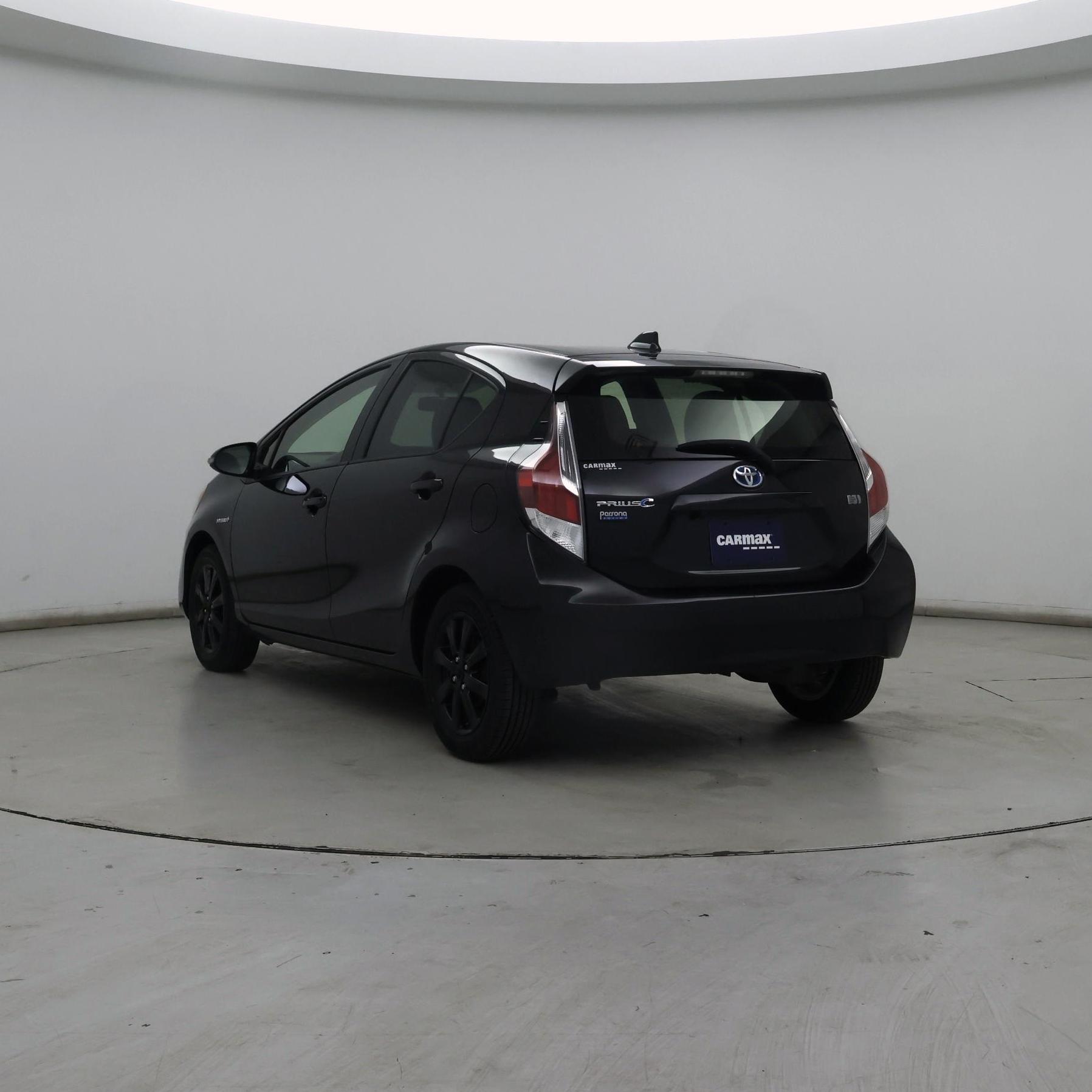 Thumbnail: 2016 Toyota Prius c - 2