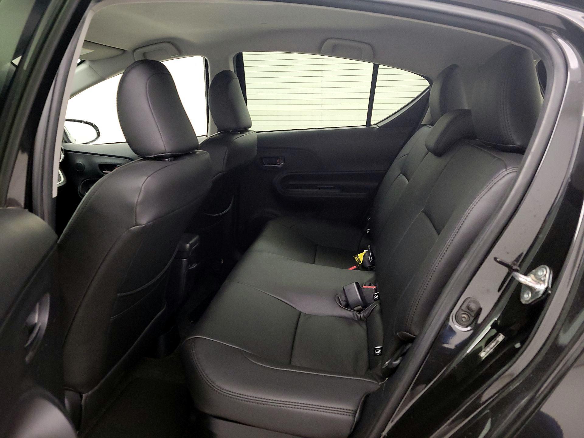 Thumbnail: 2016 Toyota Prius c - 19