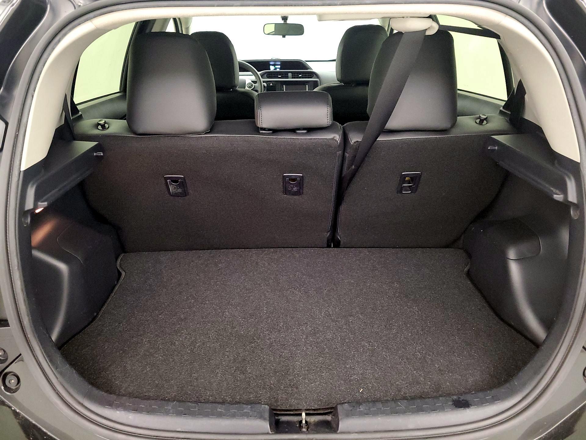 Thumbnail: 2016 Toyota Prius c - 20