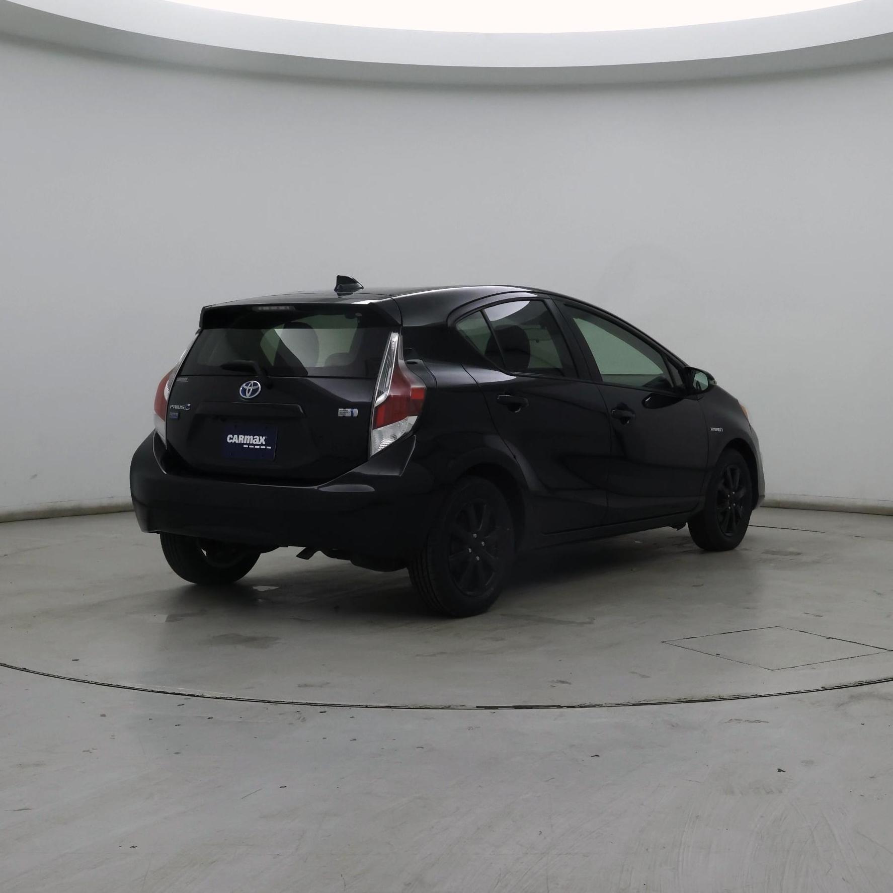 Thumbnail: 2016 Toyota Prius c - 8