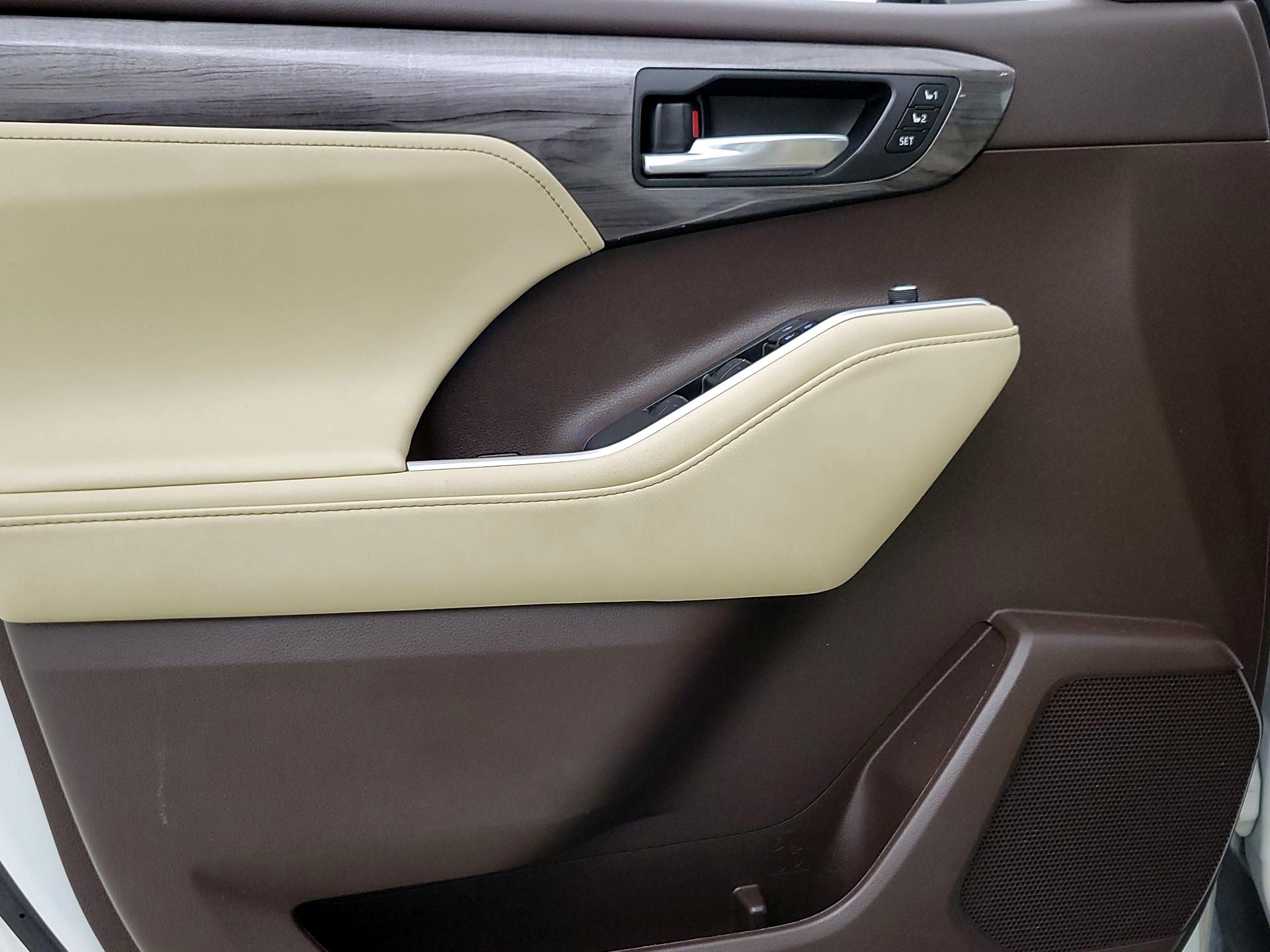 Thumbnail: 2021 Toyota Highlander - 12