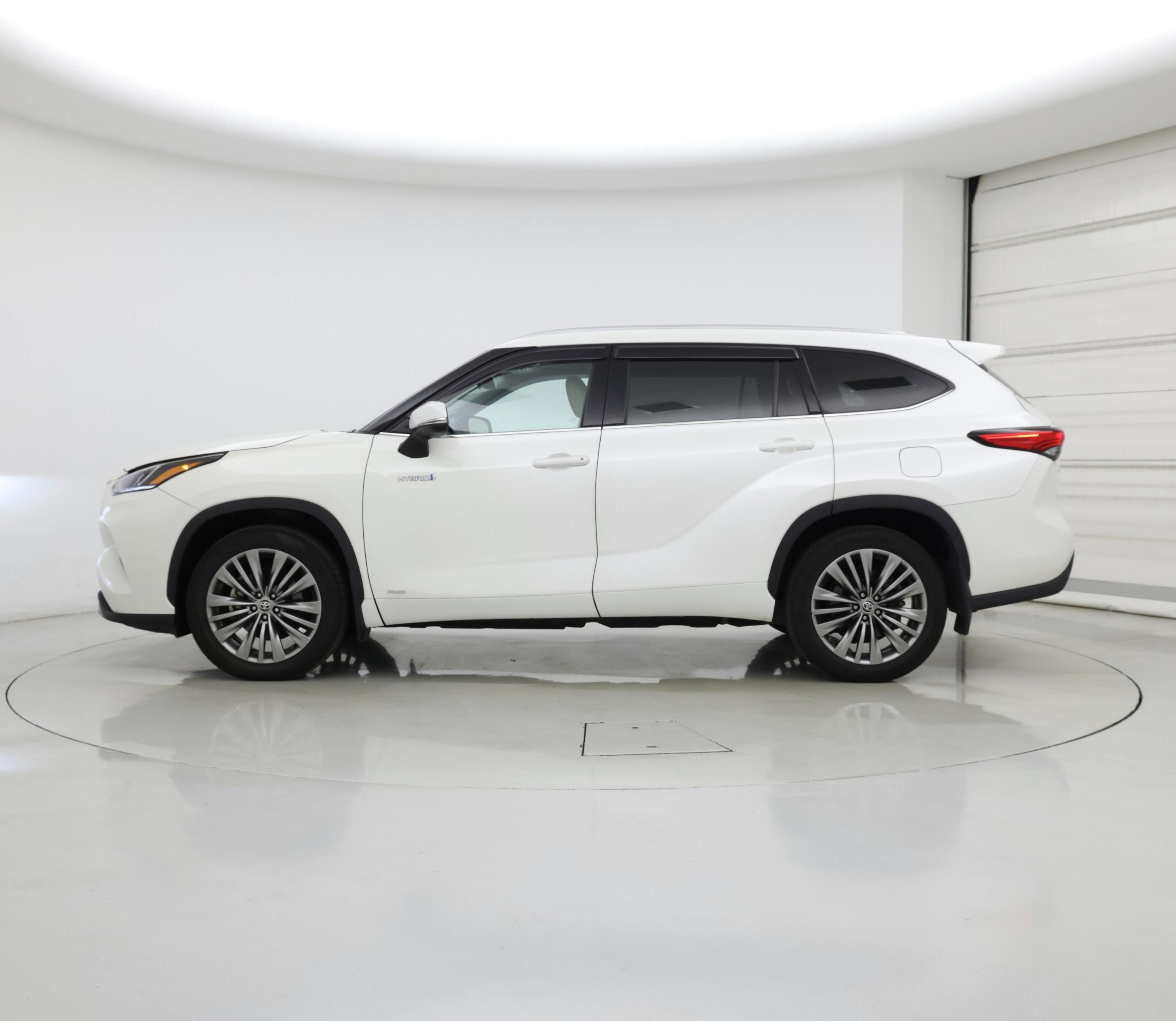 Thumbnail: 2021 Toyota Highlander - 3